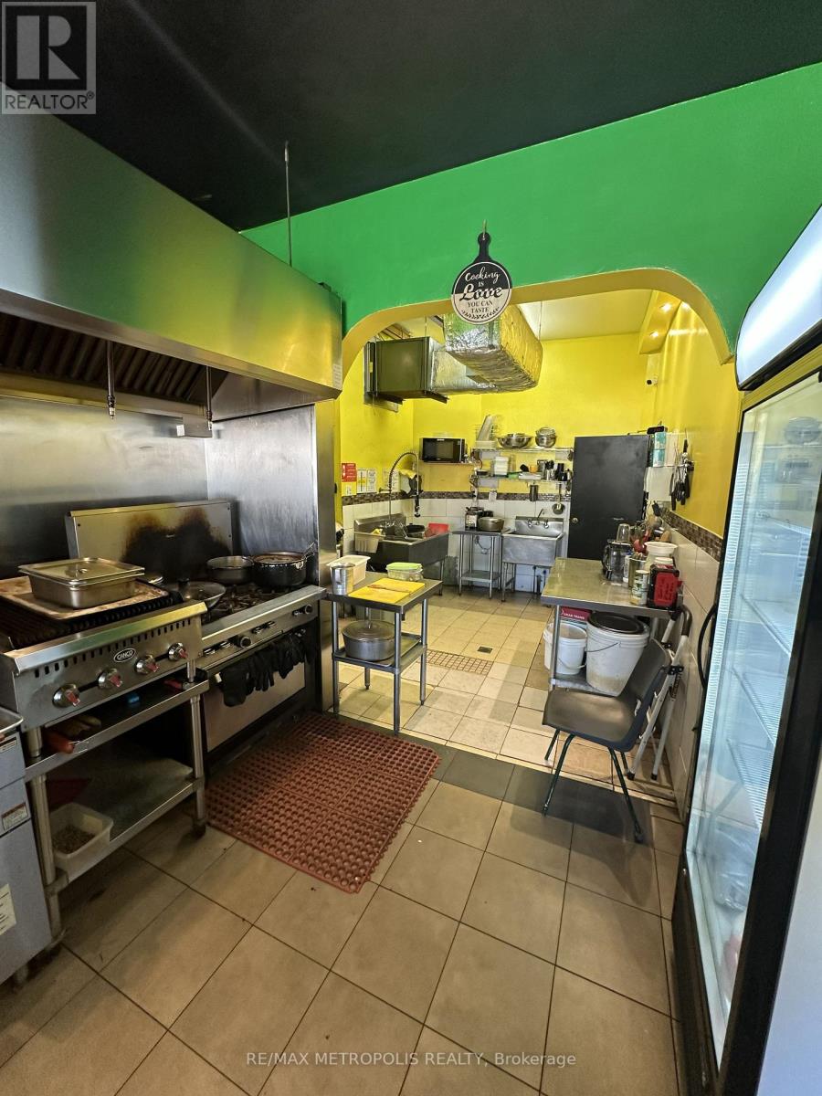 854 Bathurst Street, Toronto, Ontario  M5R 3G3 - Photo 5 - C12973192