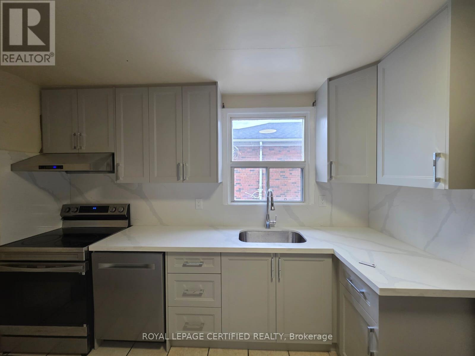 UPPER - 45 HUNTINGTON AVENUE, Toronto, Ontario