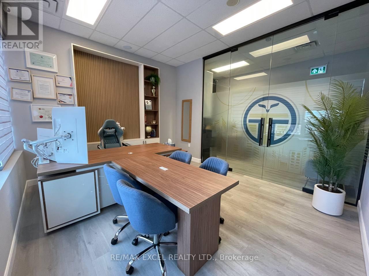 202 - 7163 Yonge Street, Markham, Ontario  L3T 0C6 - Photo 3 - N12972994