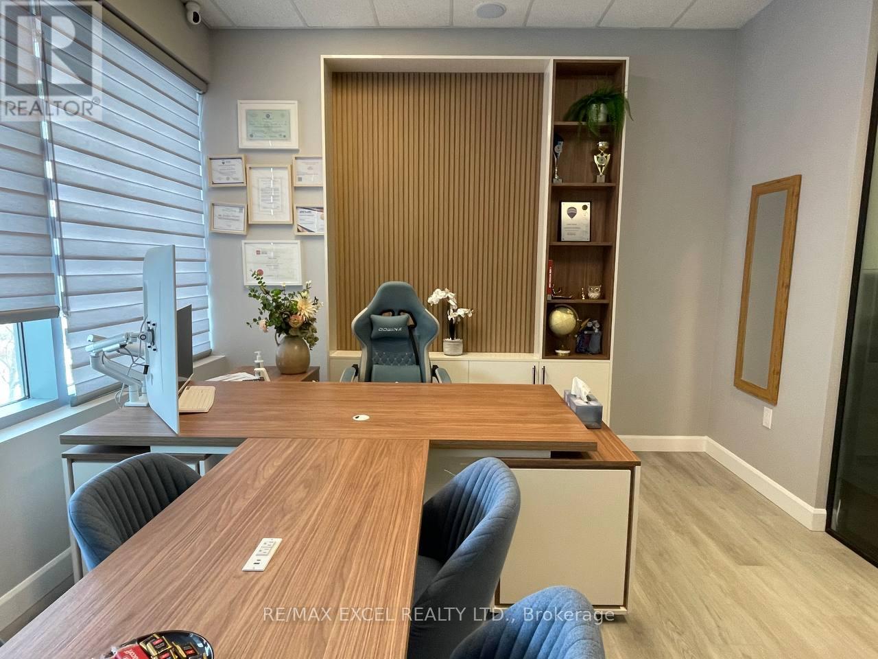 202 - 7163 Yonge Street, Markham, Ontario  L3T 0C6 - Photo 4 - N12972994