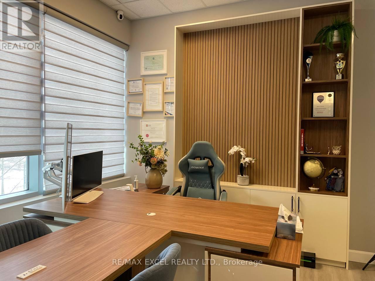 202 - 7163 Yonge Street, Markham, Ontario  L3T 0C6 - Photo 5 - N12972994