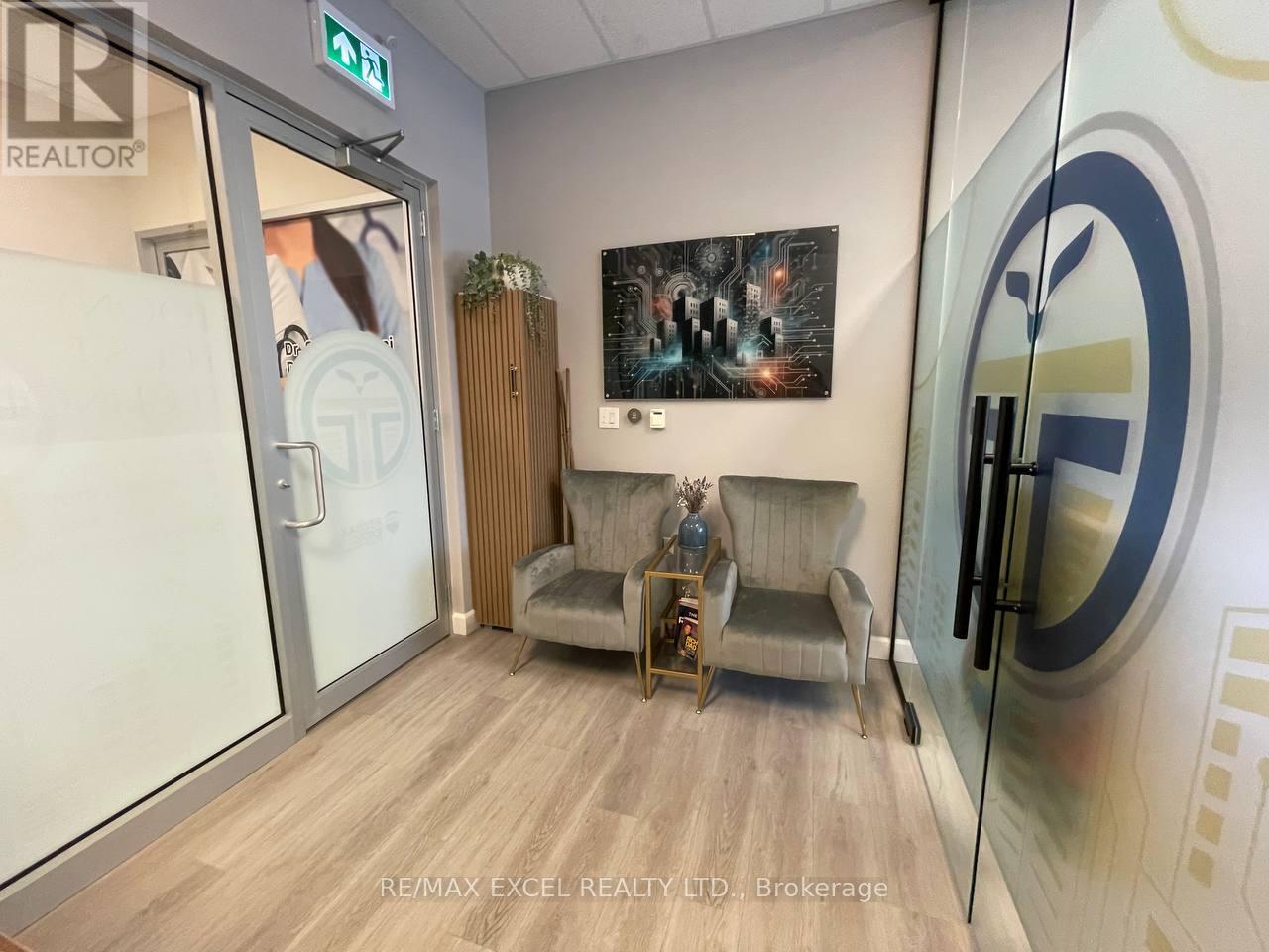 202 - 7163 Yonge Street, Markham, Ontario  L3T 0C6 - Photo 8 - N12972994