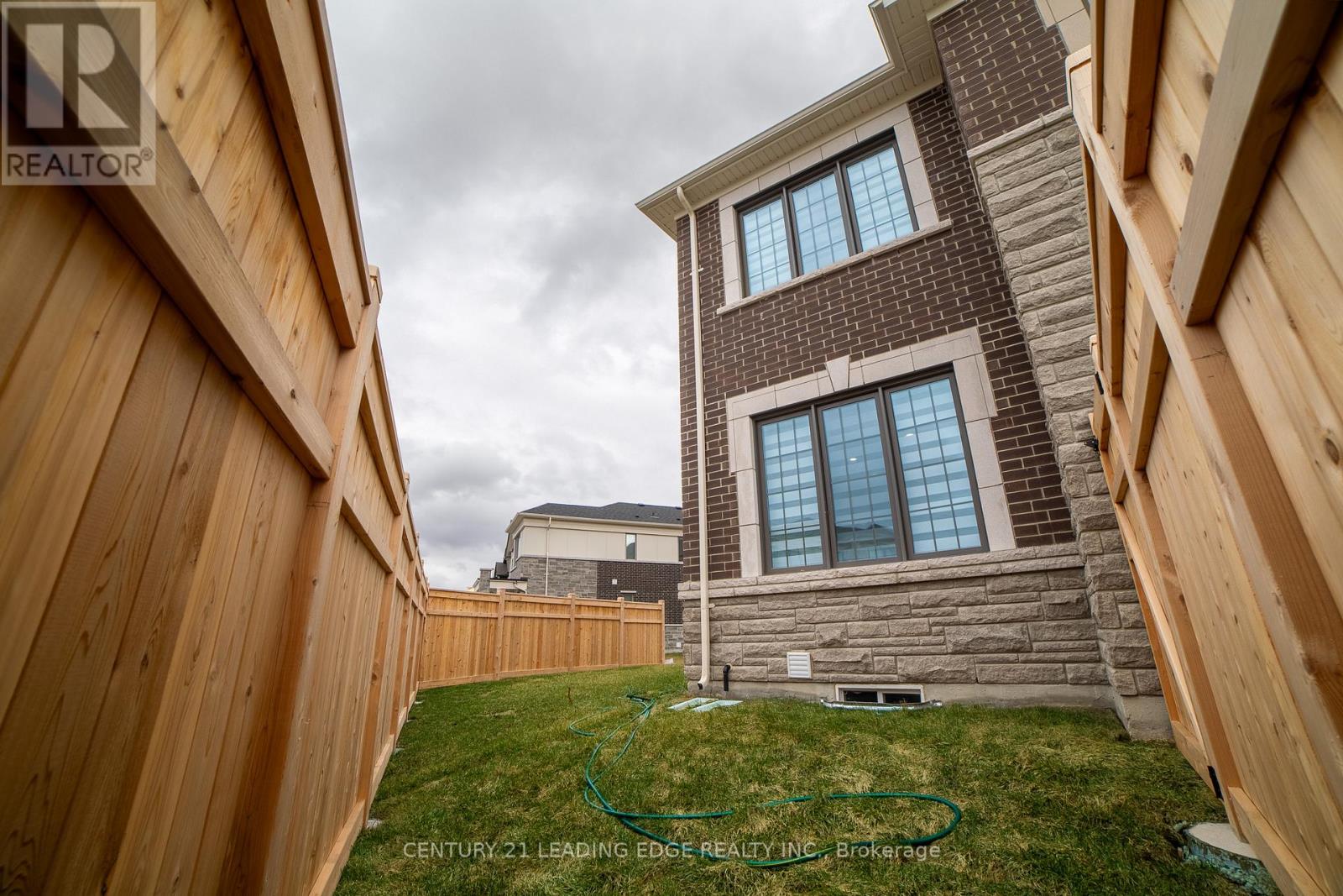 1 George Roman Avenue, Markham, Ontario  L6C 3L9 - Photo 5 - N12973006