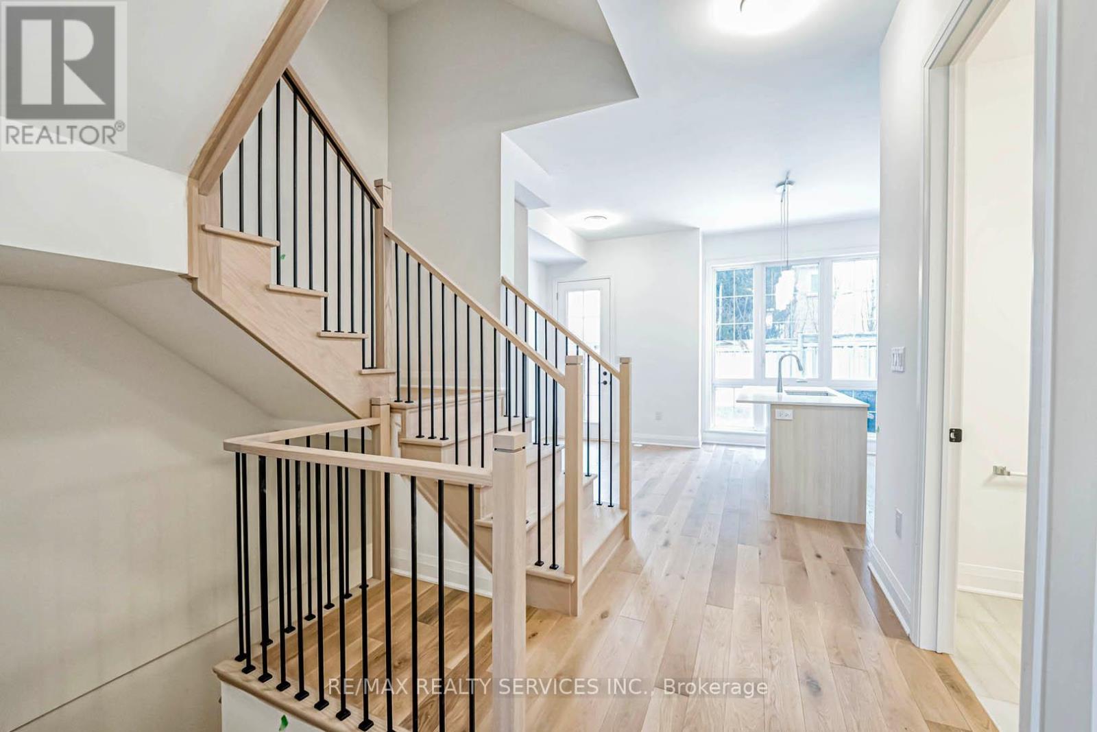 35 Alton Crescent, Vaughan, Ontario  L6S 3E7 - Photo 11 - N12973068