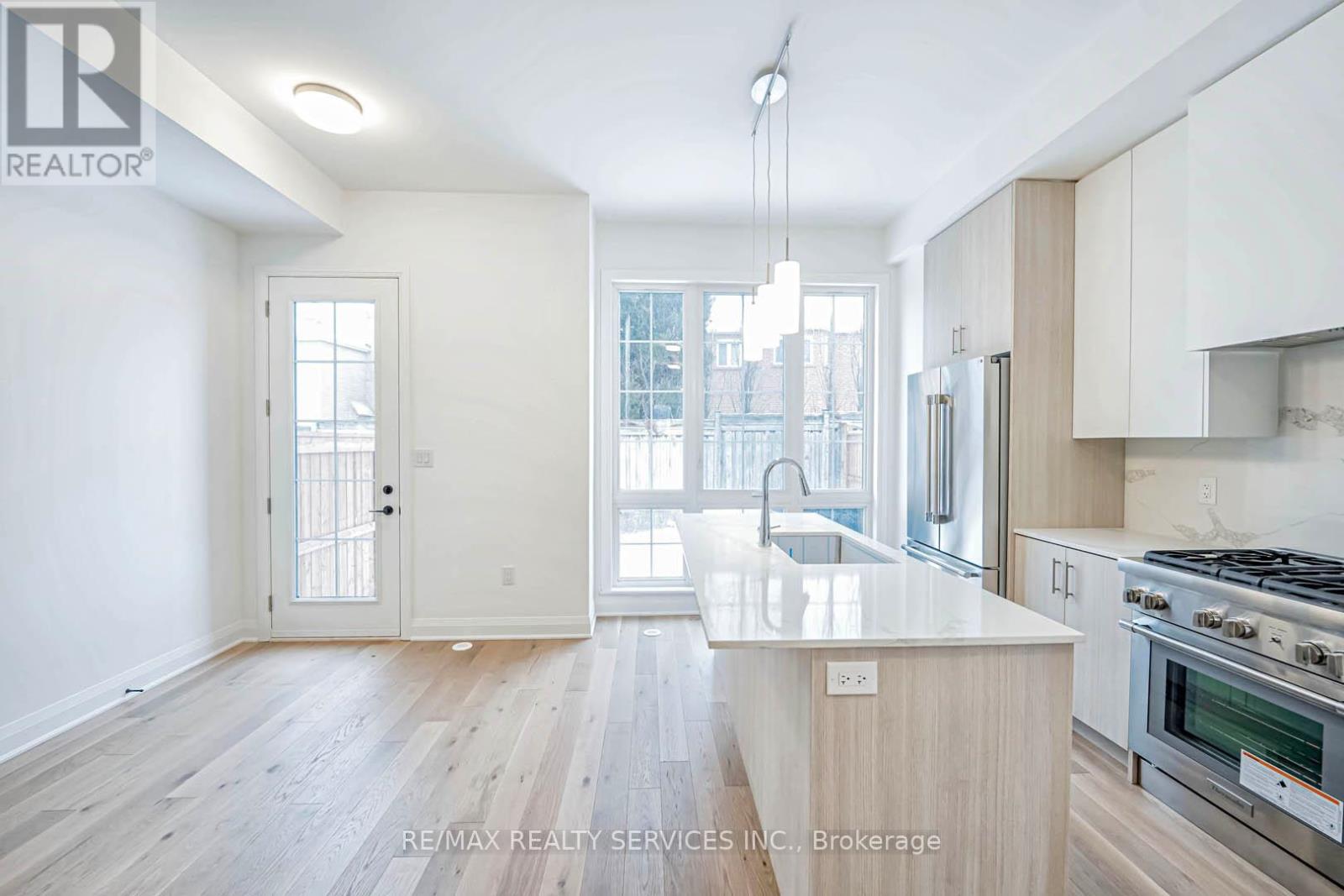 35 Alton Crescent, Vaughan, Ontario  L6S 3E7 - Photo 13 - N12973068