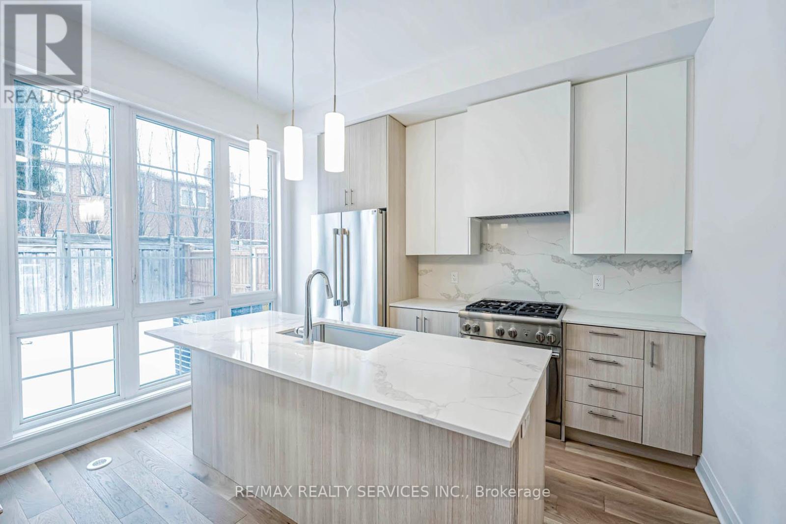 35 Alton Crescent, Vaughan, Ontario  L6S 3E7 - Photo 15 - N12973068