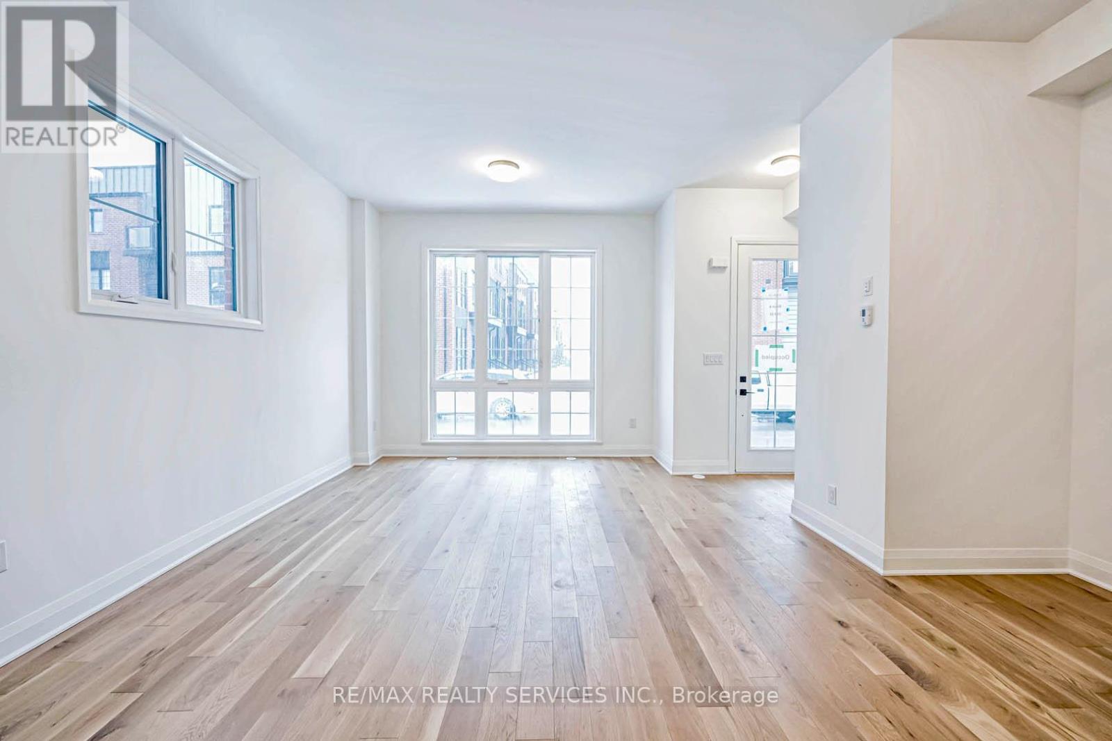 35 Alton Crescent, Vaughan, Ontario  L6S 3E7 - Photo 4 - N12973068