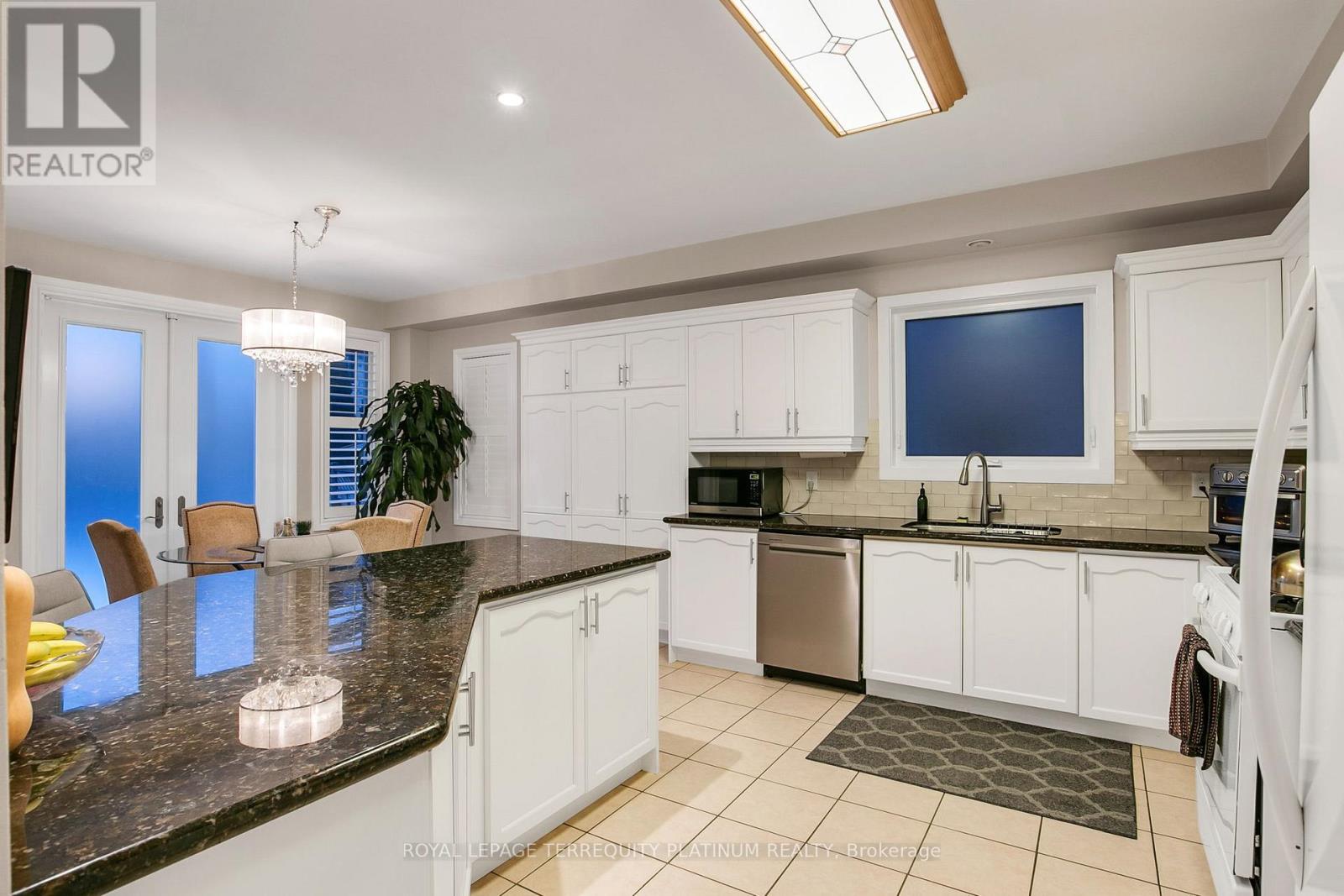 68 Grandlea Crescent, Markham, Ontario  L3S 4A3 - Photo 7 - N12973094