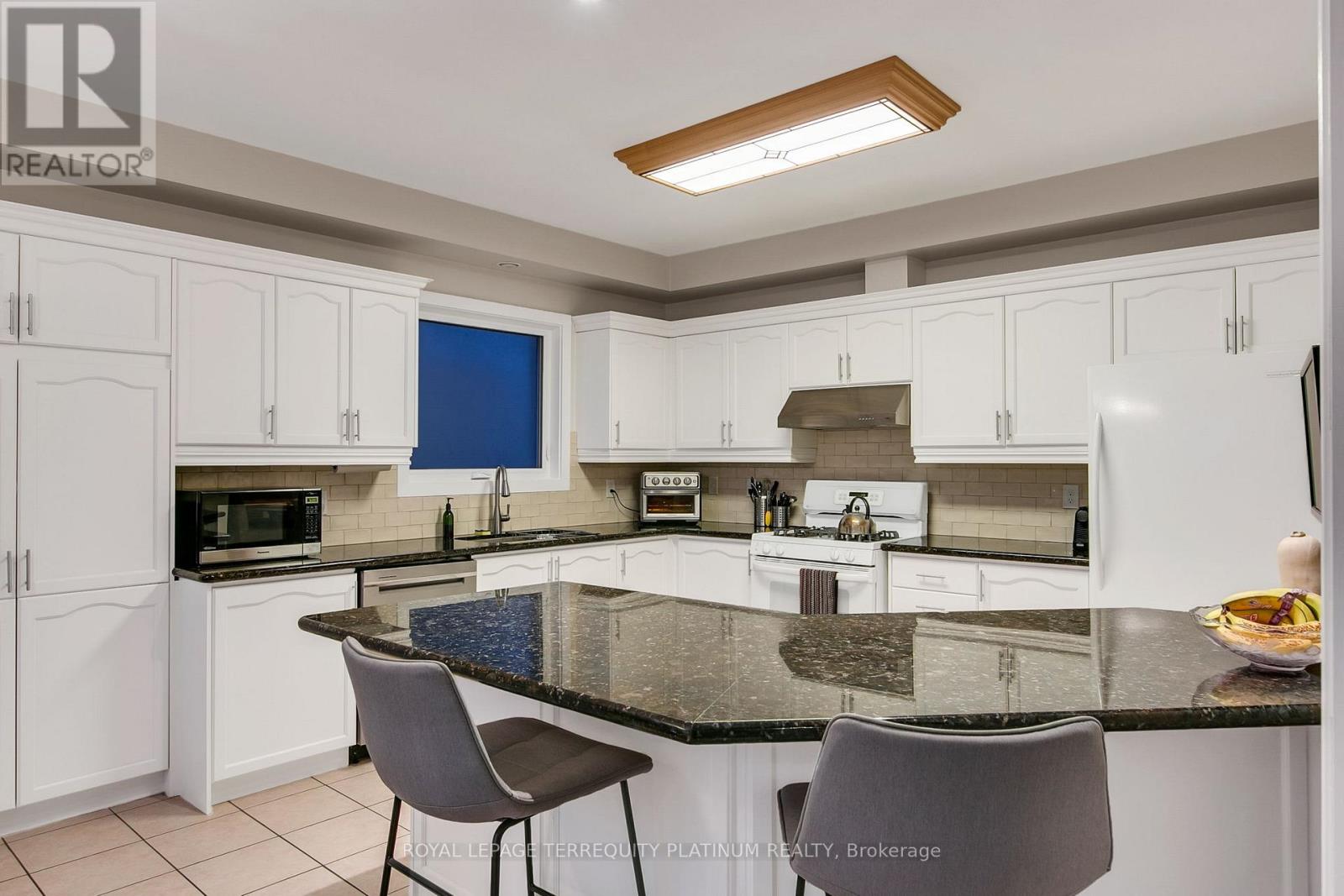 68 Grandlea Crescent, Markham, Ontario  L3S 4A3 - Photo 8 - N12973094