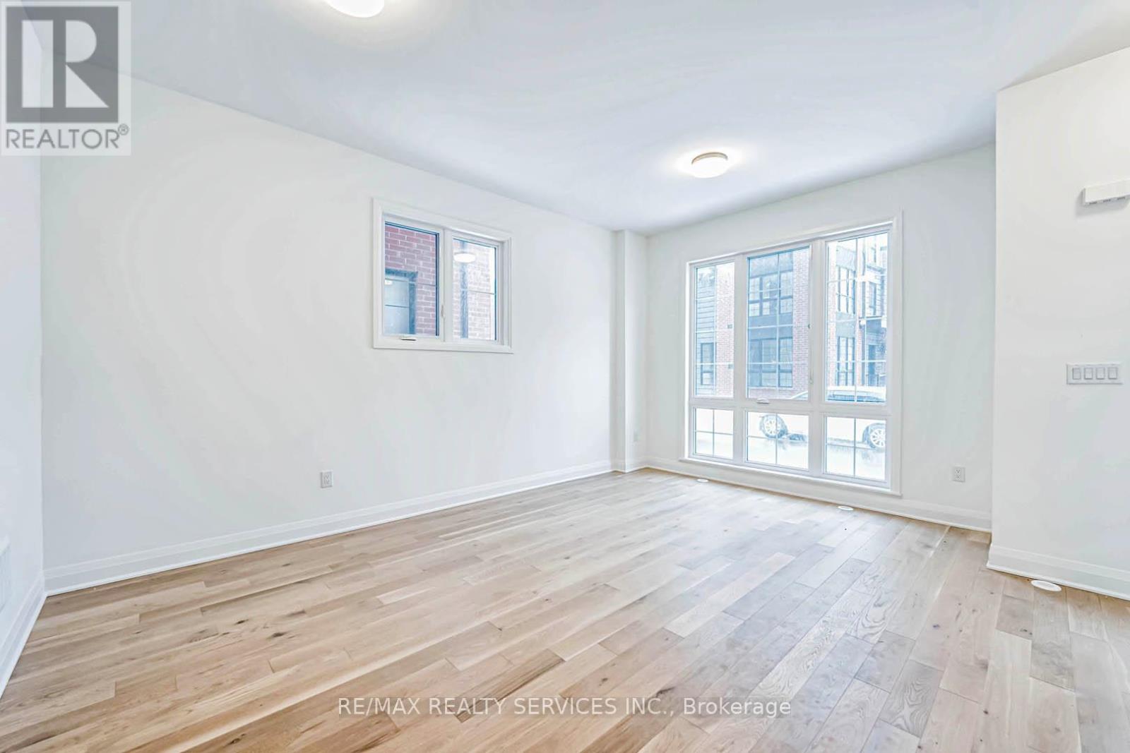 35 Alton Crescent, Vaughan, Ontario  L6S 3E7 - Photo 5 - N12973122