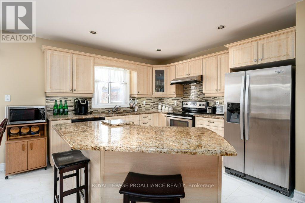 24 Stonegate Crescent, Quinte West, Ontario  K0K 2C0 - Photo 12 - X12970294