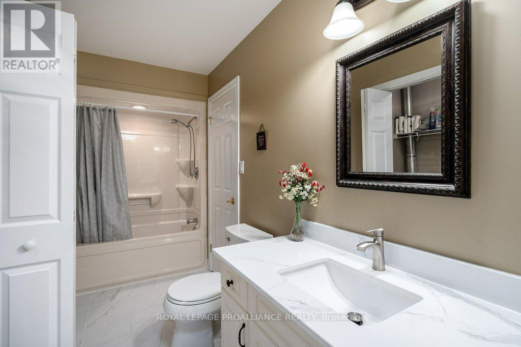 24 Stonegate Crescent, Quinte West, Ontario  K0K 2C0 - Photo 15 - X12970294