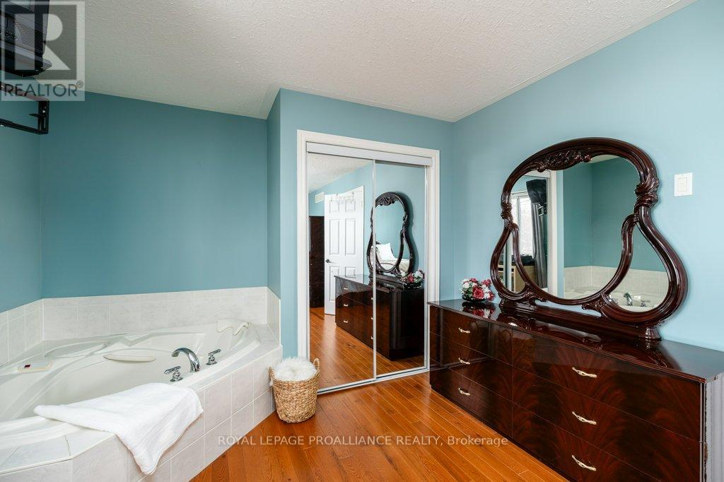 24 Stonegate Crescent, Quinte West, Ontario  K0K 2C0 - Photo 20 - X12970294