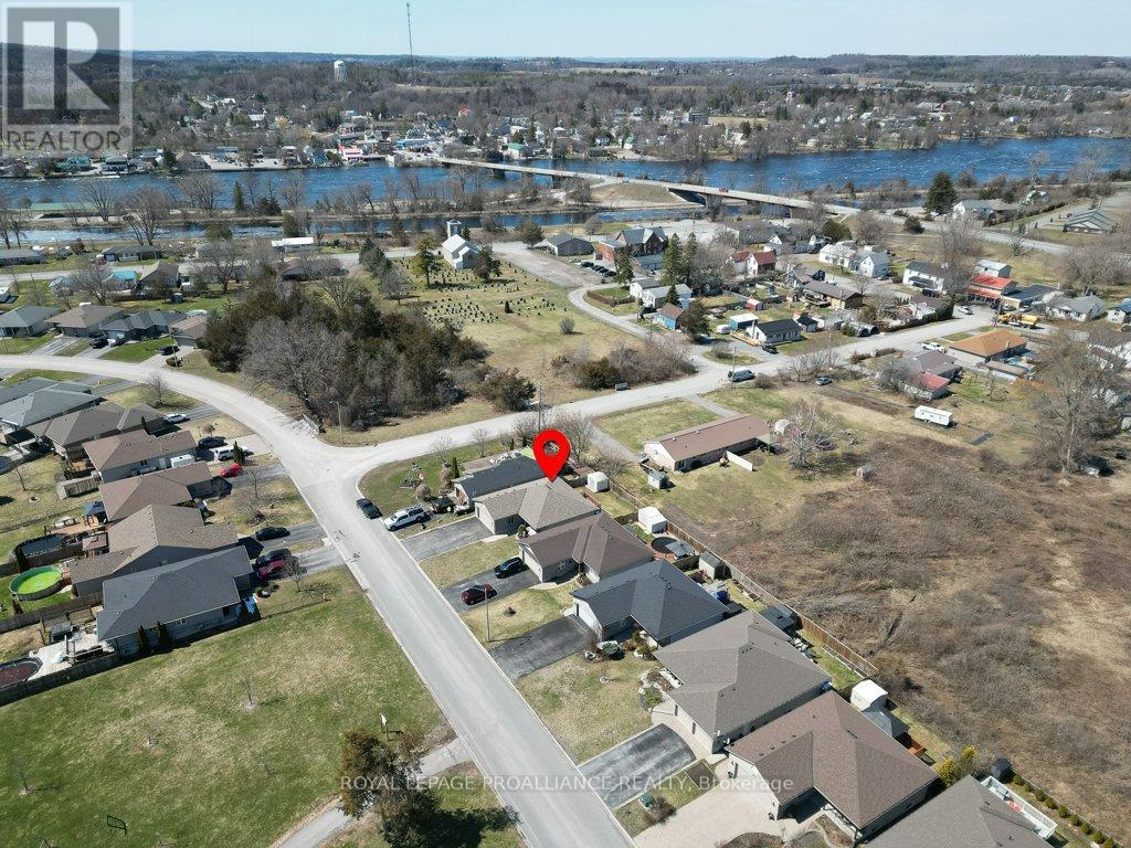 24 Stonegate Crescent, Quinte West, Ontario  K0K 2C0 - Photo 3 - X12970294