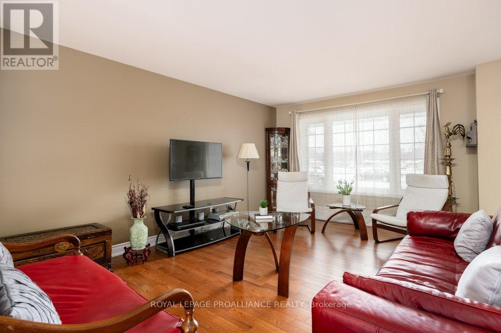 24 Stonegate Crescent, Quinte West, Ontario  K0K 2C0 - Photo 8 - X12970294