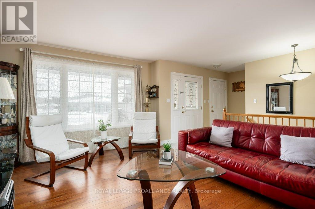 24 Stonegate Crescent, Quinte West, Ontario  K0K 2C0 - Photo 9 - X12970294