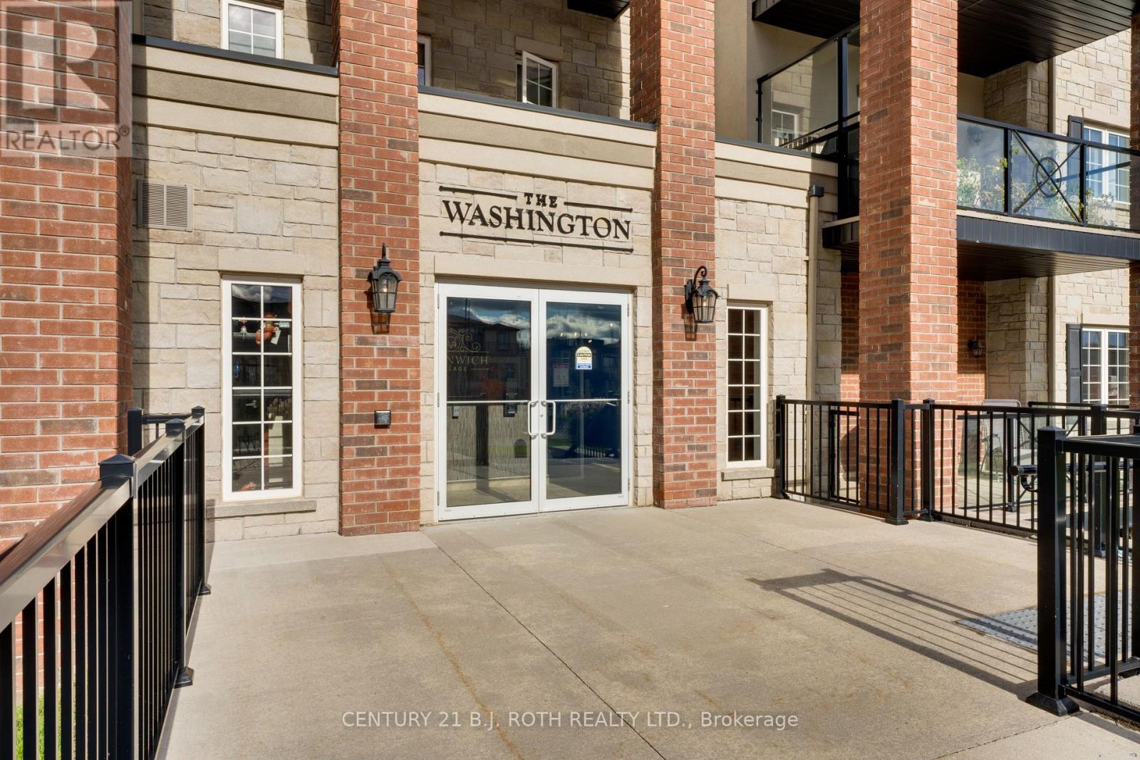 301 - 5 Greenwich Street, Barrie (Ardagh), Ontario  L4N 7Y8 - Photo 3 - S12973032