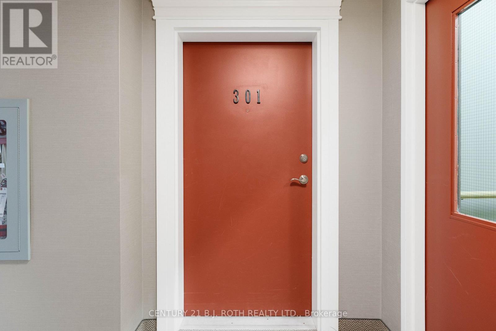 301 - 5 Greenwich Street, Barrie (Ardagh), Ontario  L4N 7Y8 - Photo 4 - S12973032