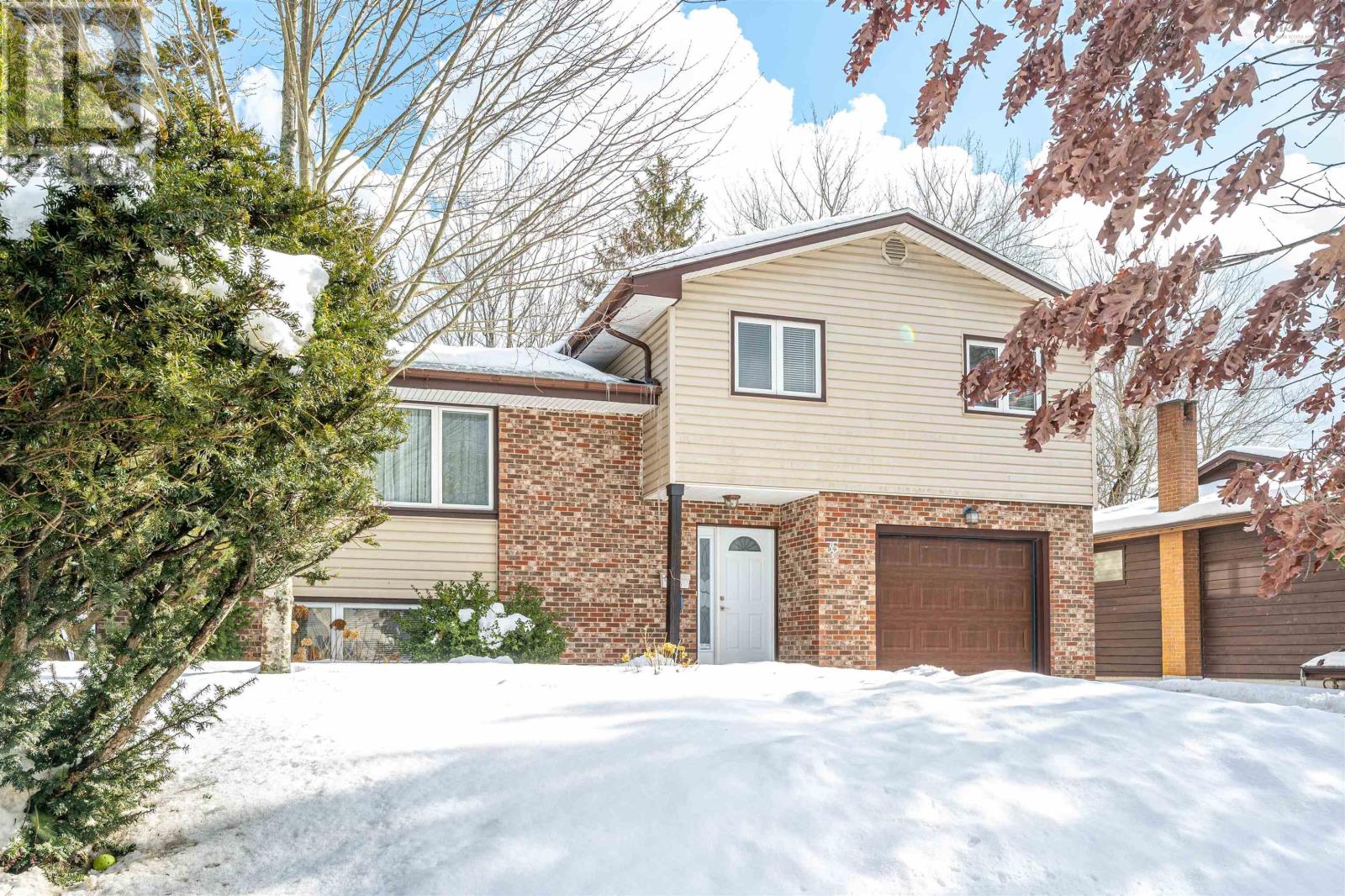 35 Somerset Street, Dartmouth, Nova Scotia  B2Y 4C7 - Photo 2 - 202604935