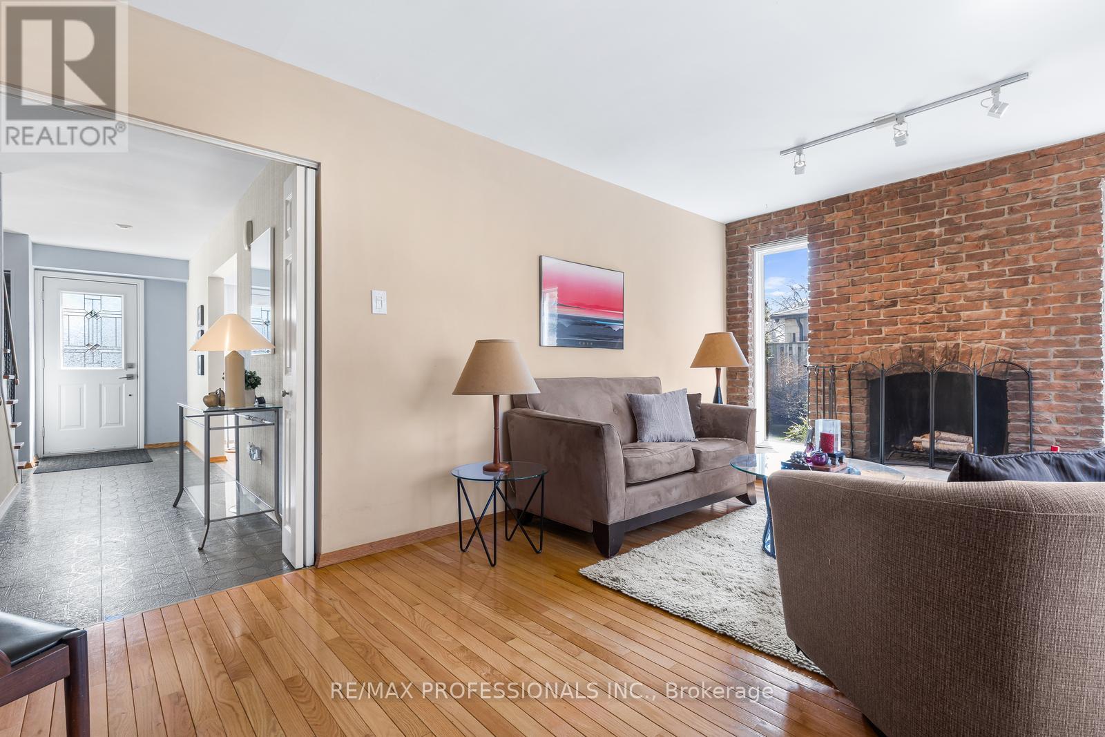 1893 Stonepath Crescent, Mississauga, Ontario  L4X 1Y1 - Photo 11 - W12972938