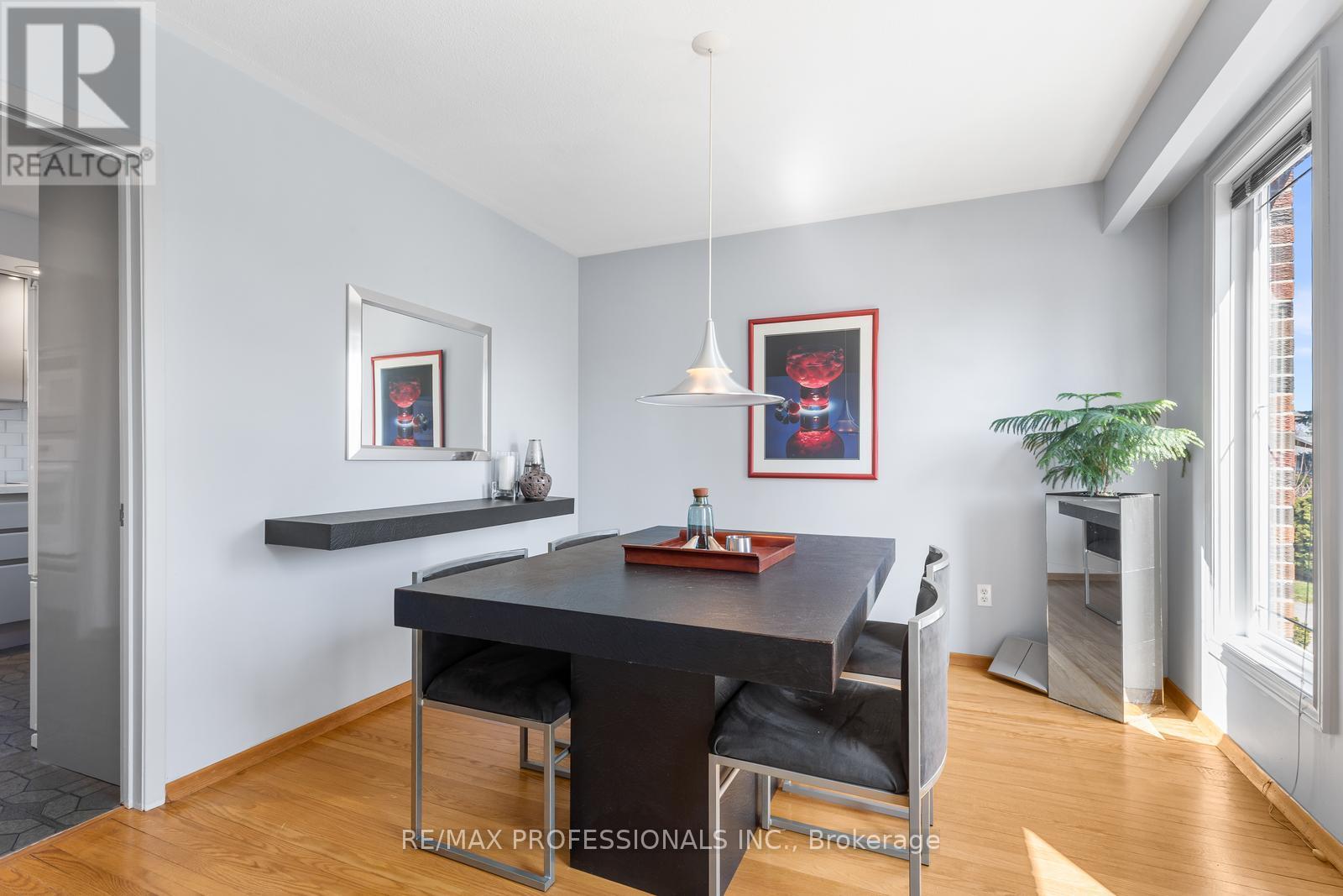 1893 Stonepath Crescent, Mississauga, Ontario  L4X 1Y1 - Photo 14 - W12972938