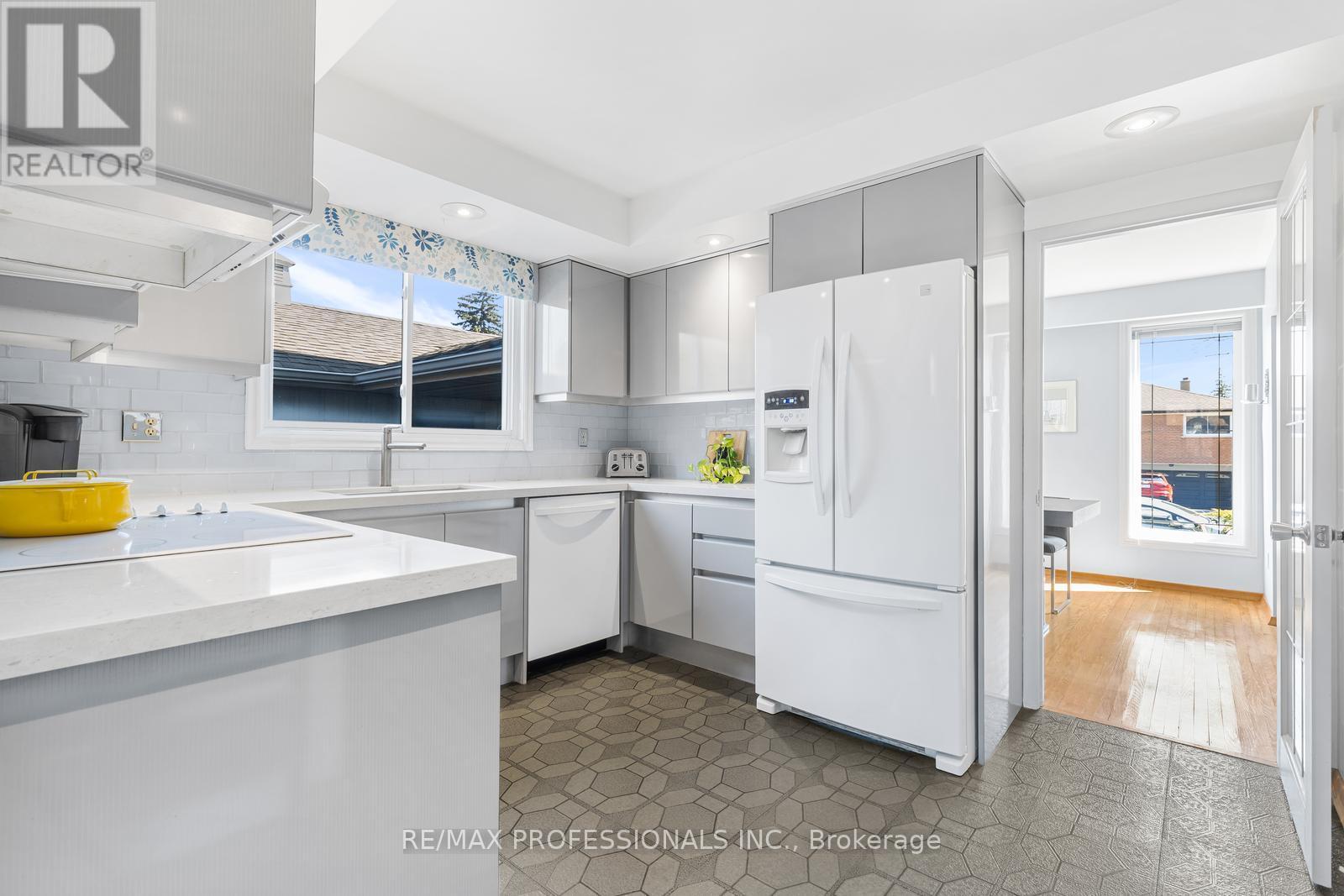 1893 Stonepath Crescent, Mississauga, Ontario  L4X 1Y1 - Photo 17 - W12972938