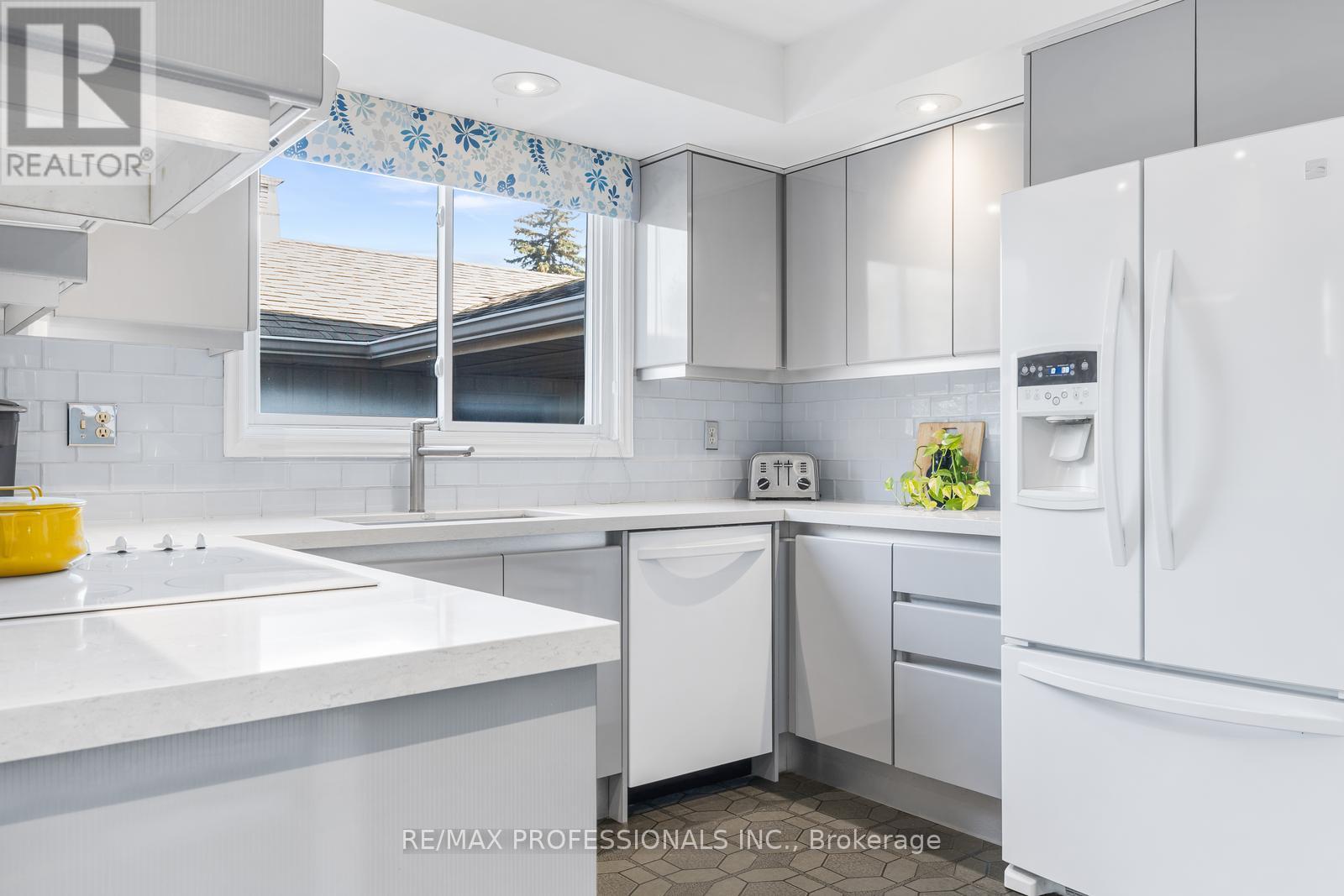 1893 Stonepath Crescent, Mississauga, Ontario  L4X 1Y1 - Photo 18 - W12972938