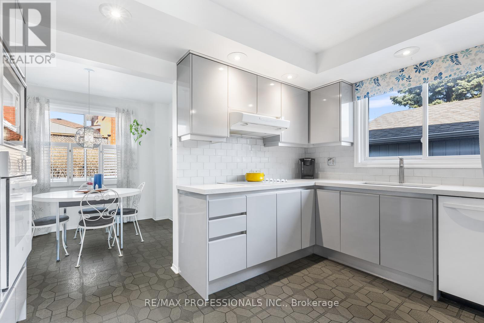 1893 Stonepath Crescent, Mississauga, Ontario  L4X 1Y1 - Photo 19 - W12972938