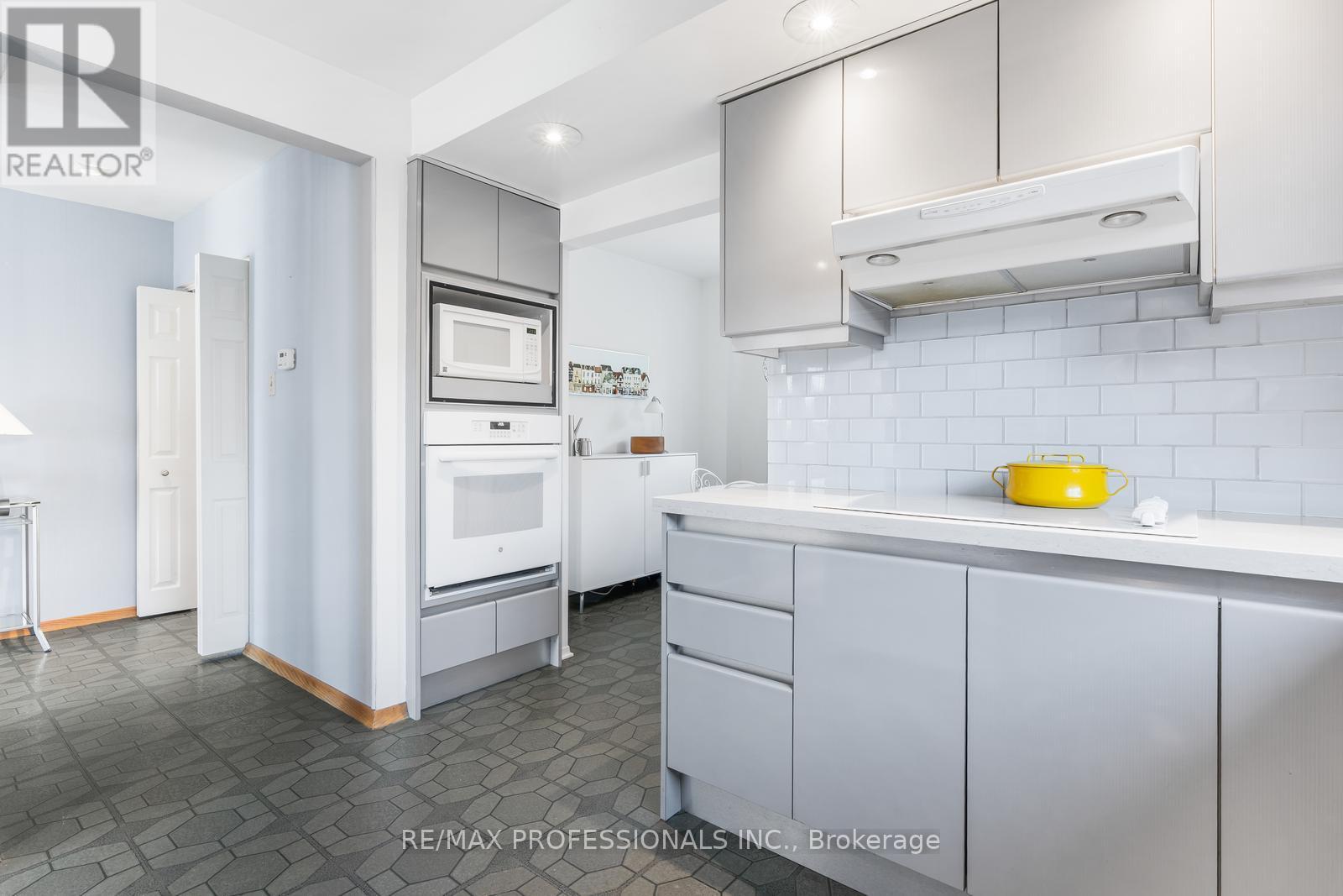 1893 Stonepath Crescent, Mississauga, Ontario  L4X 1Y1 - Photo 20 - W12972938