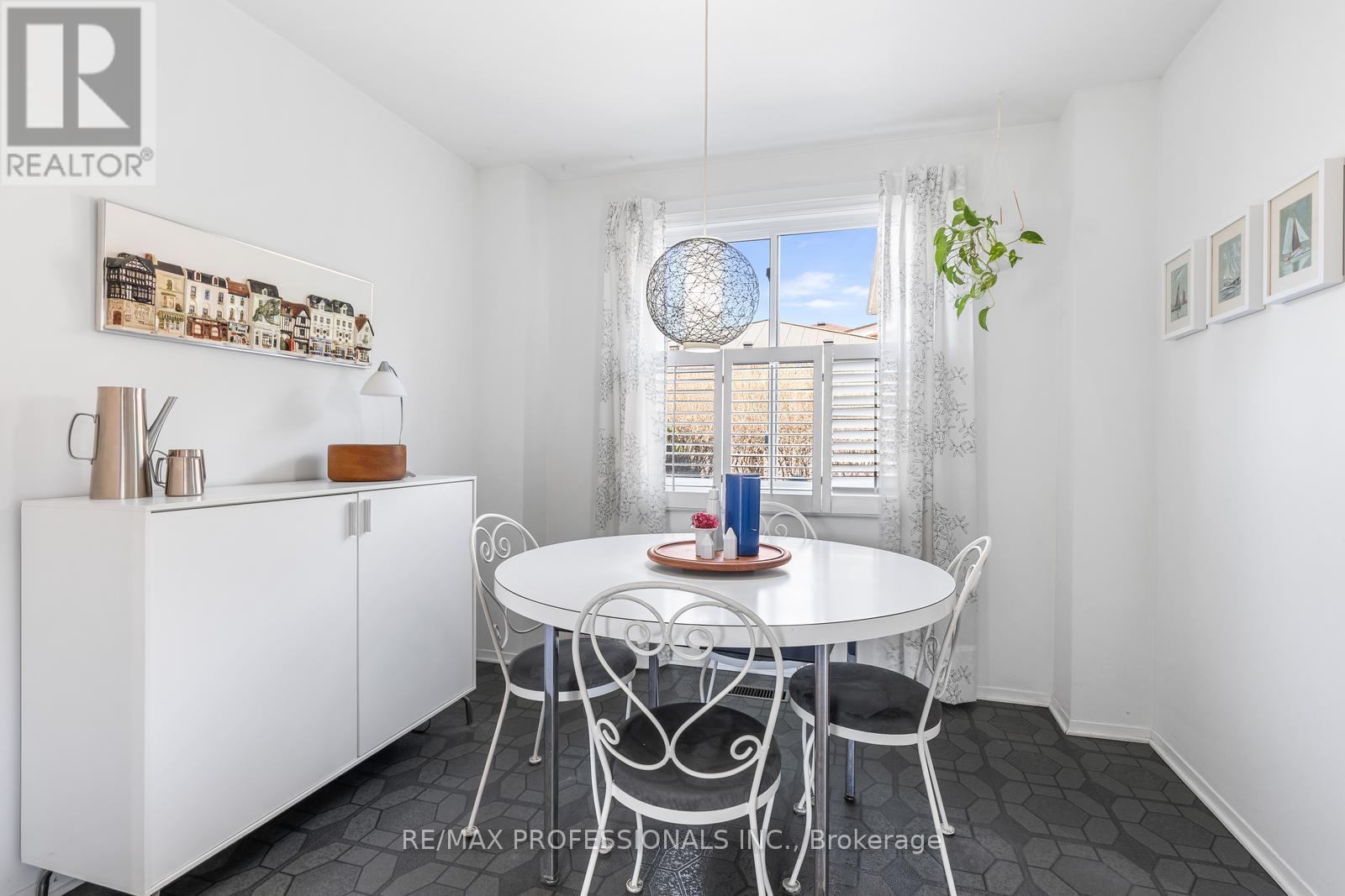 1893 Stonepath Crescent, Mississauga, Ontario  L4X 1Y1 - Photo 21 - W12972938