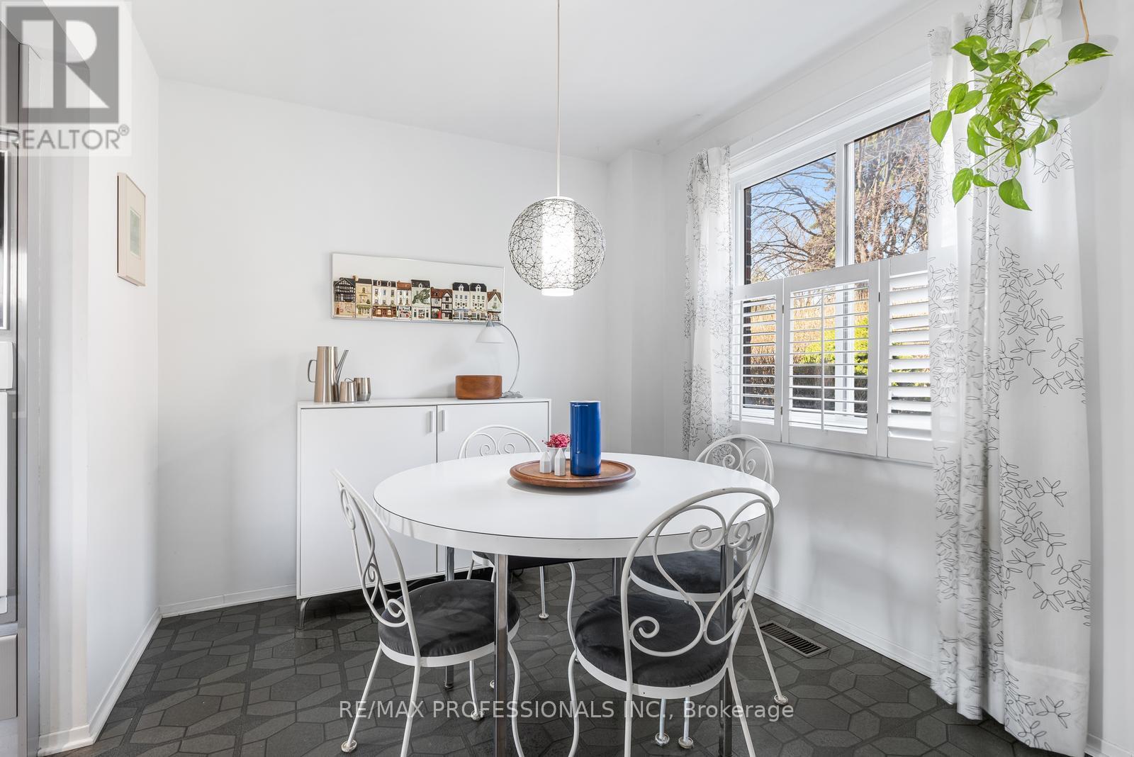 1893 Stonepath Crescent, Mississauga, Ontario  L4X 1Y1 - Photo 22 - W12972938