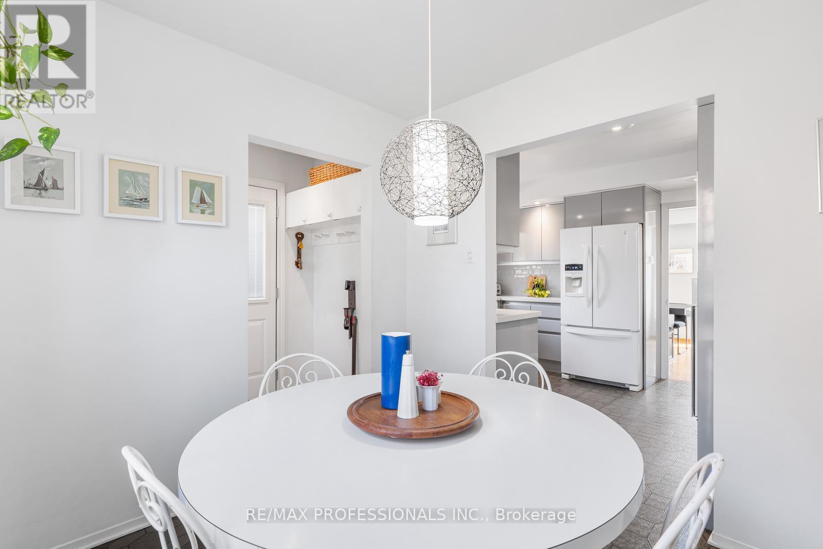 1893 Stonepath Crescent, Mississauga, Ontario  L4X 1Y1 - Photo 23 - W12972938