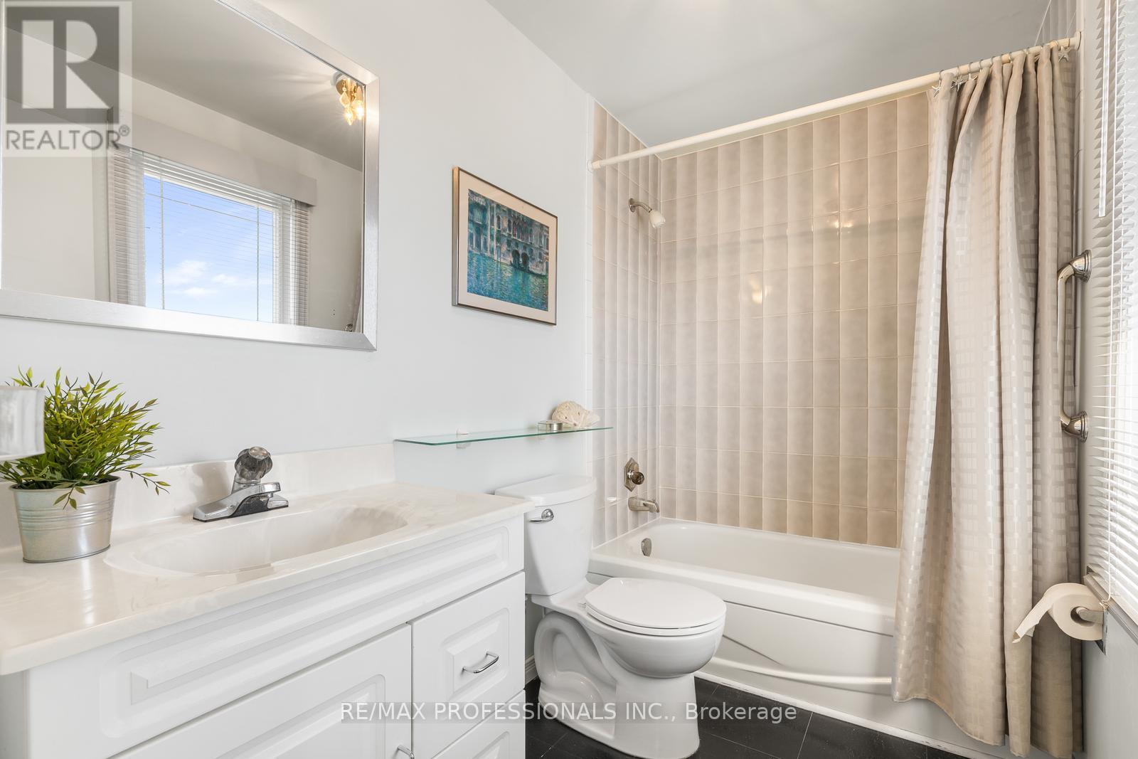 1893 Stonepath Crescent, Mississauga, Ontario  L4X 1Y1 - Photo 30 - W12972938