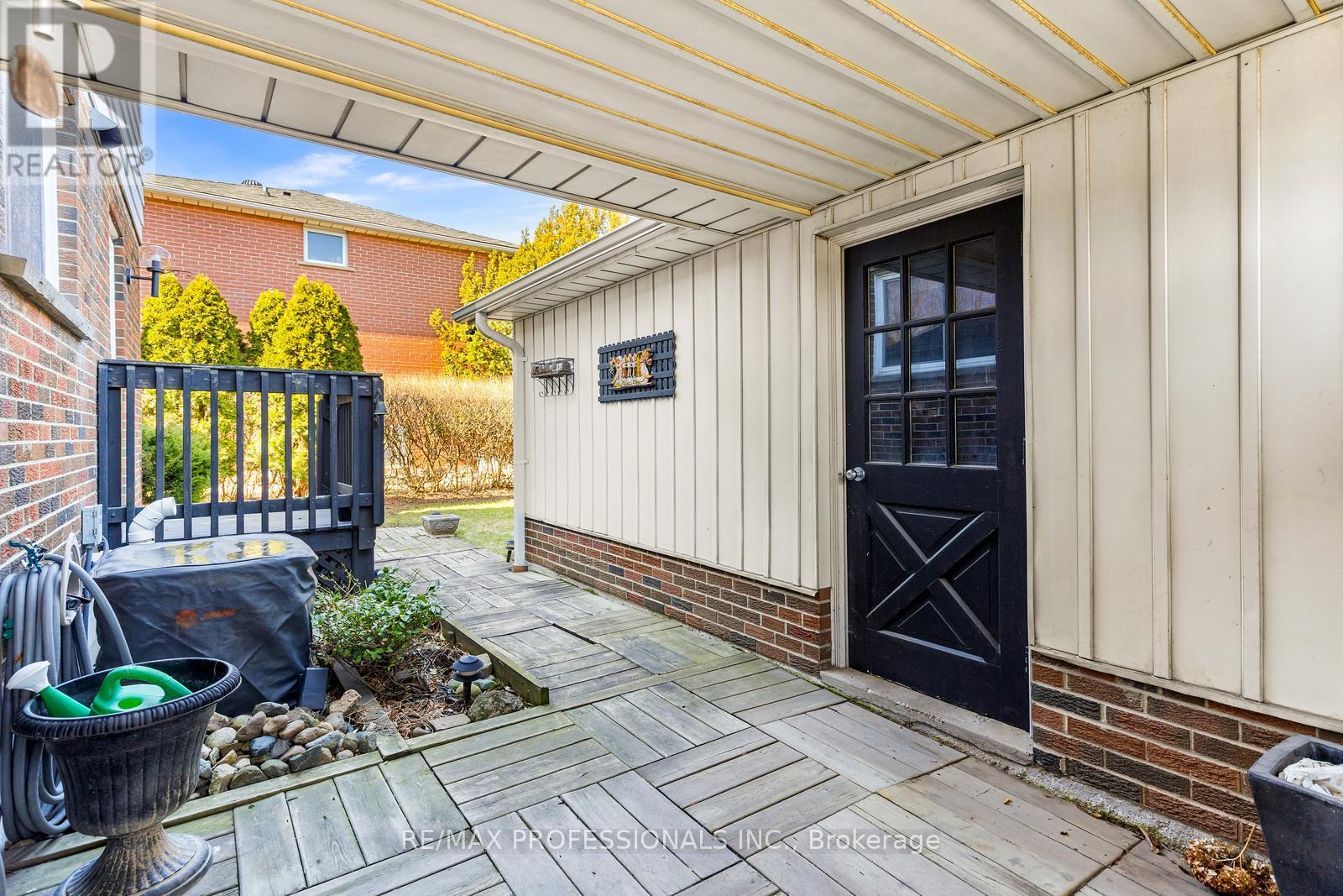 1893 Stonepath Crescent, Mississauga, Ontario  L4X 1Y1 - Photo 44 - W12972938