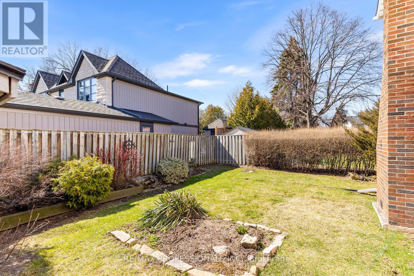 1893 Stonepath Crescent, Mississauga, Ontario  L4X 1Y1 - Photo 47 - W12972938