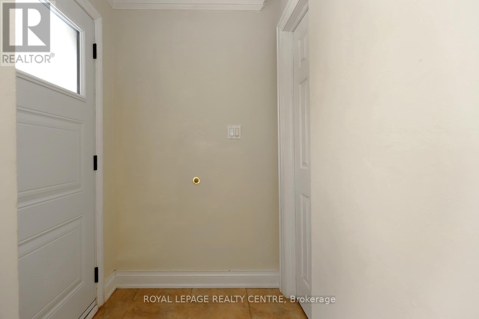 16 - 1021 Cedarglen Gate, Mississauga, Ontario  L5C 3A7 - Photo 3 - W12972960