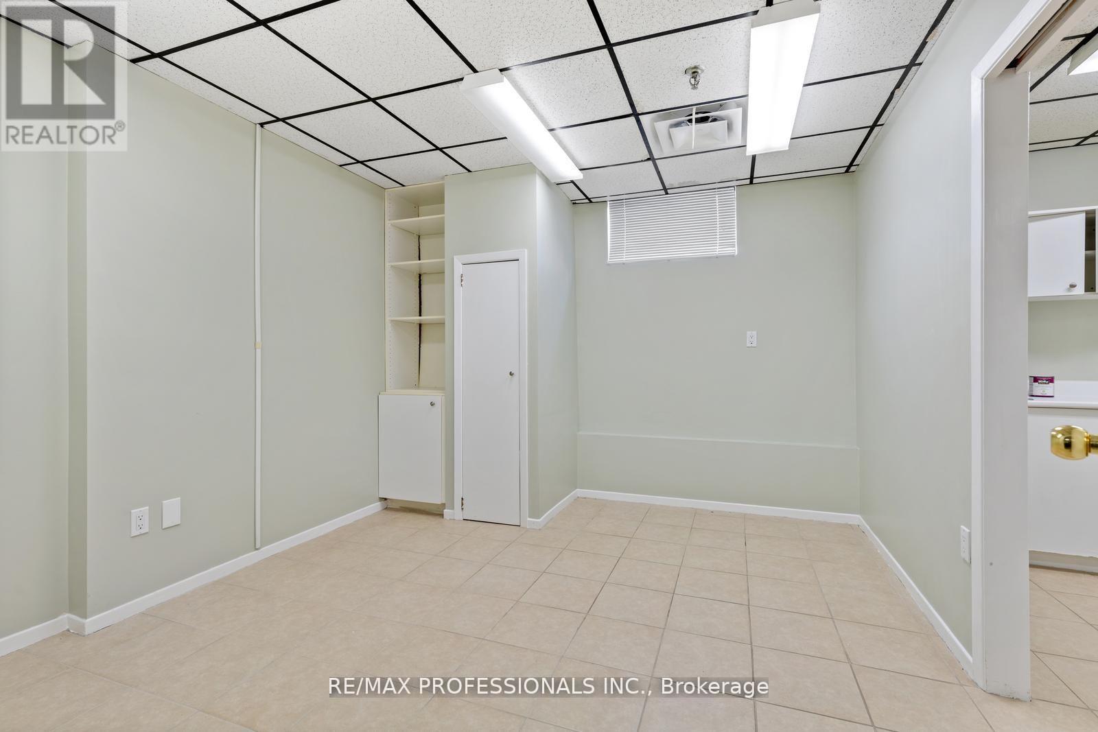 B3 - 4640 Jane Street, Toronto, Ontario  M3N 2K5 - Photo 10 - W12973062