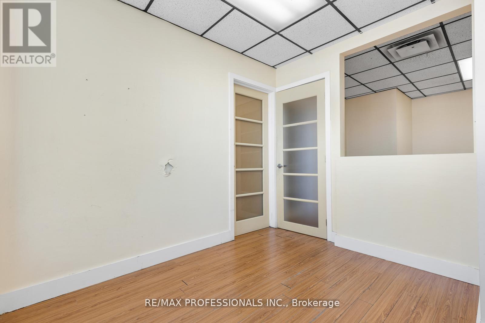 201 - 4640 Jane Street, Toronto, Ontario  M3N 2K5 - Photo 14 - W12973100