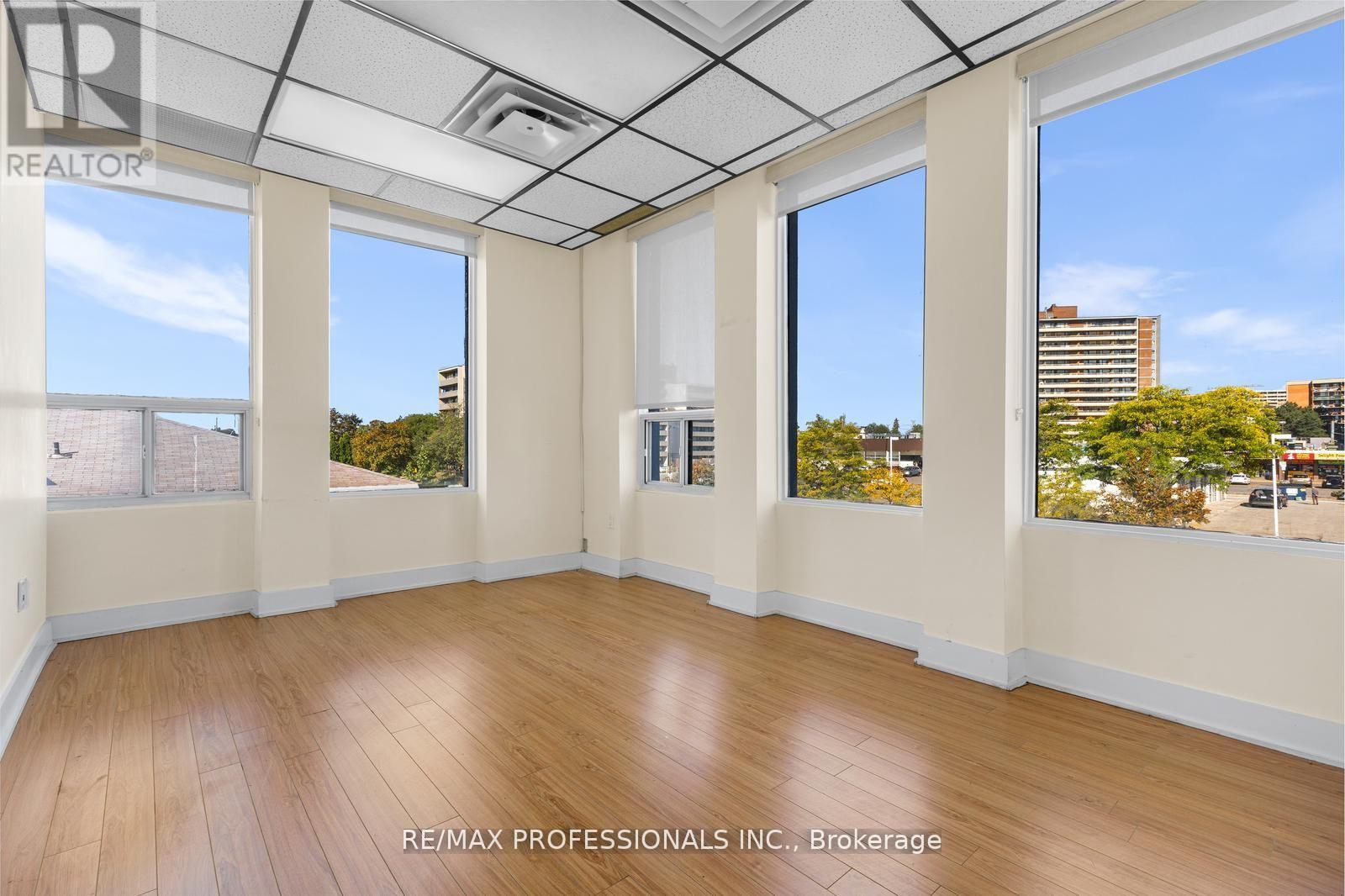 201 - 4640 Jane Street, Toronto, Ontario  M3N 2K5 - Photo 5 - W12973100