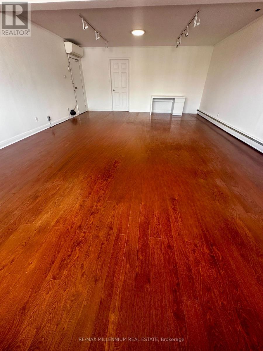 Upper#1 - 224 Queen Street S, Mississauga, Ontario  L5M 1L5 - Photo 3 - W12973144