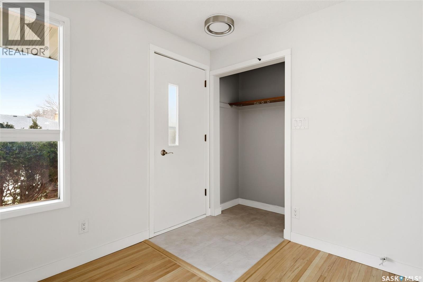 1905 7th Avenue N, Regina, Saskatchewan  S4R 0J4 - Photo 3 - SK032310