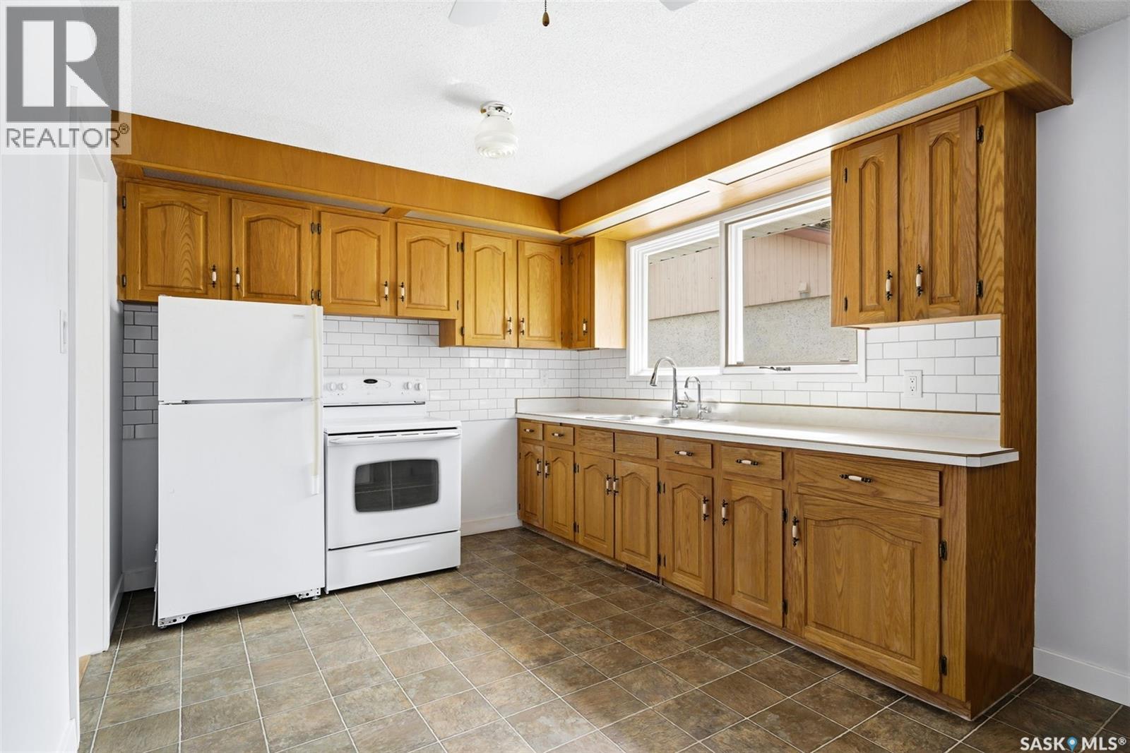 1905 7th Avenue N, Regina, Saskatchewan  S4R 0J4 - Photo 7 - SK032310