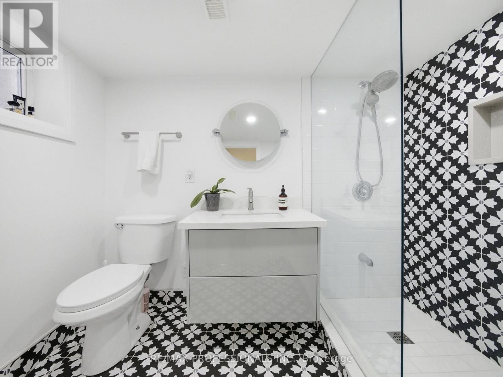 168 The Kingsway, Toronto, Ontario  M8X 2V6 - Photo 37 - W12972850