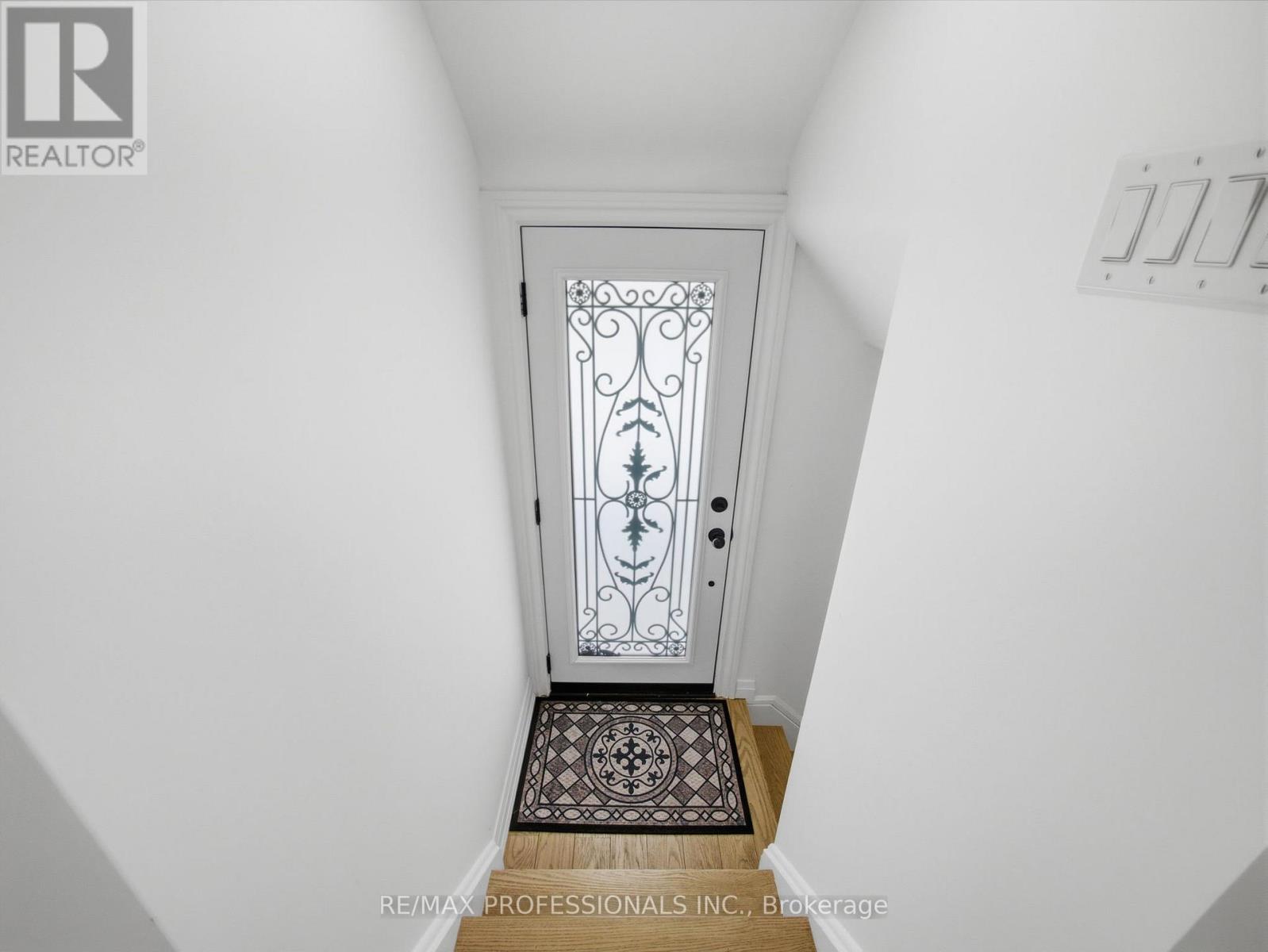 168 The Kingsway, Toronto, Ontario  M8X 2V6 - Photo 39 - W12972850