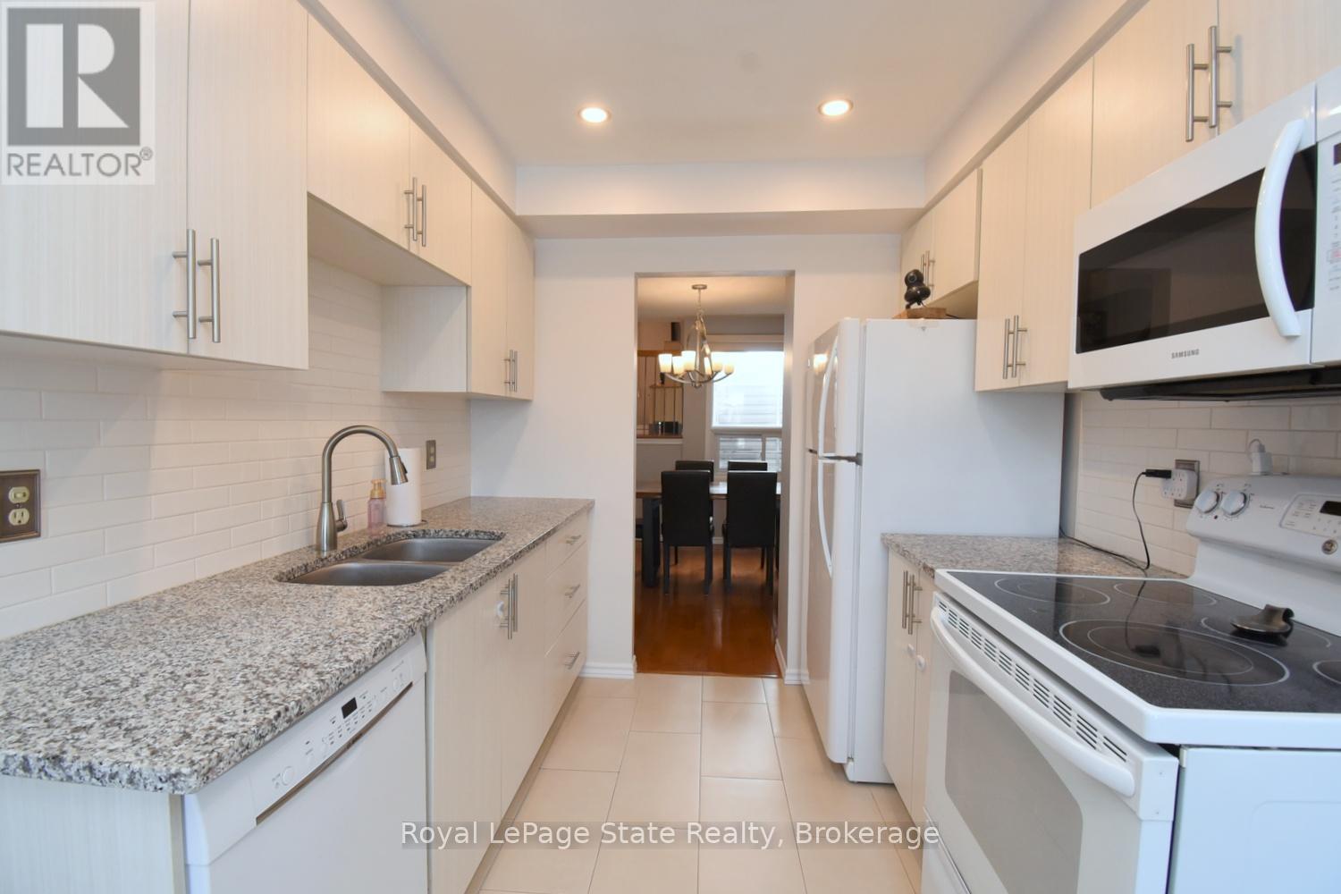 102 Elderwood Place, Brampton, Ontario  L6V 3N3 - Photo 6 - W12870980