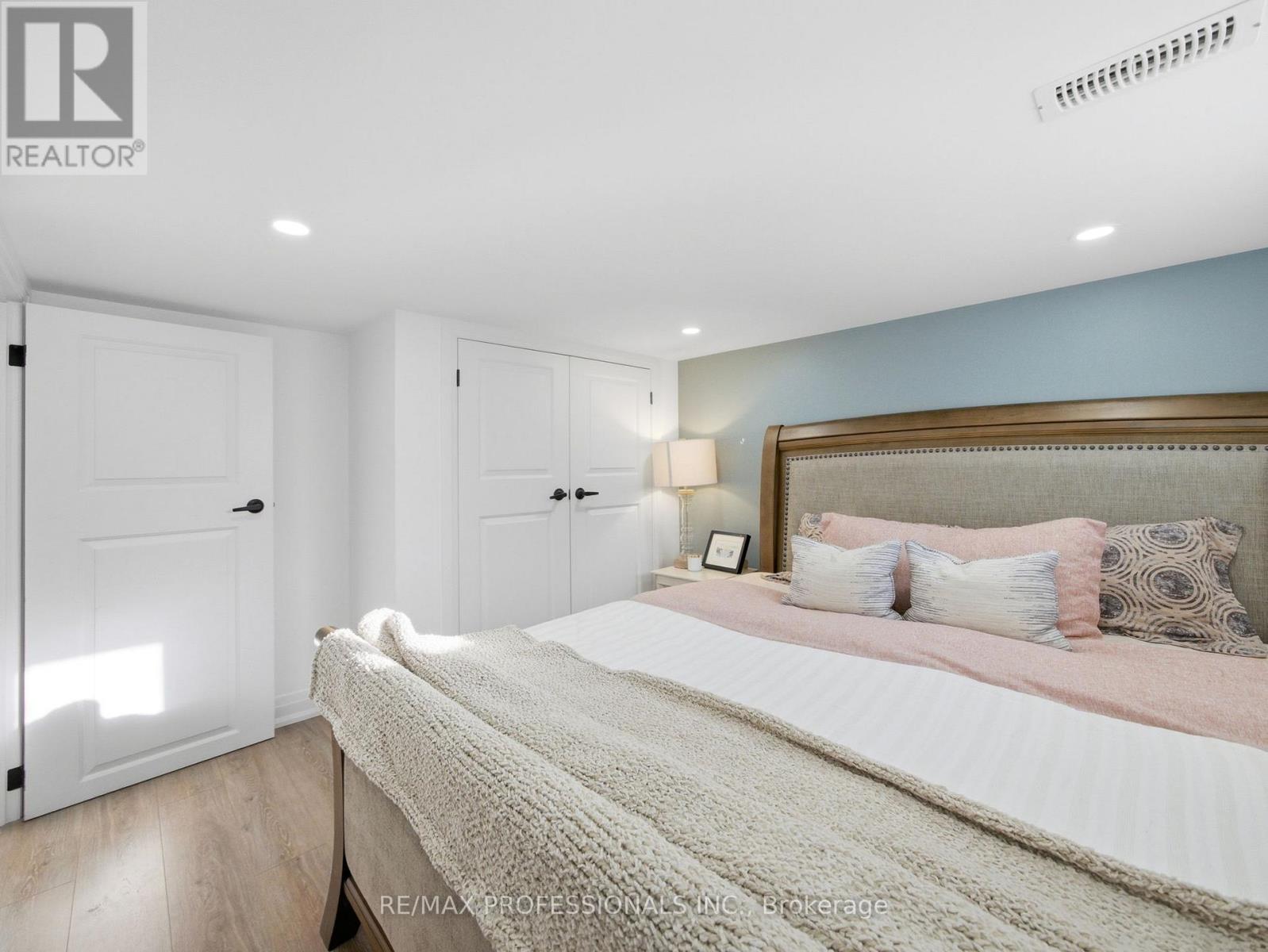 168 The Kingsway, Toronto, Ontario  M8X 2V6 - Photo 33 - W12972850