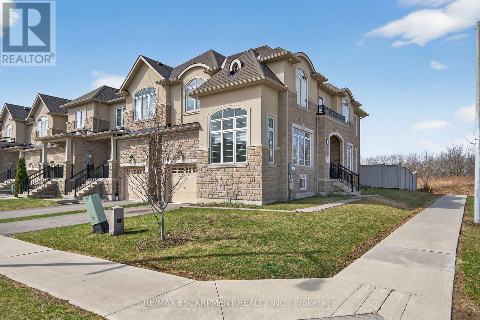 140 ROBERTSON ROAD, Hamilton, Ontario