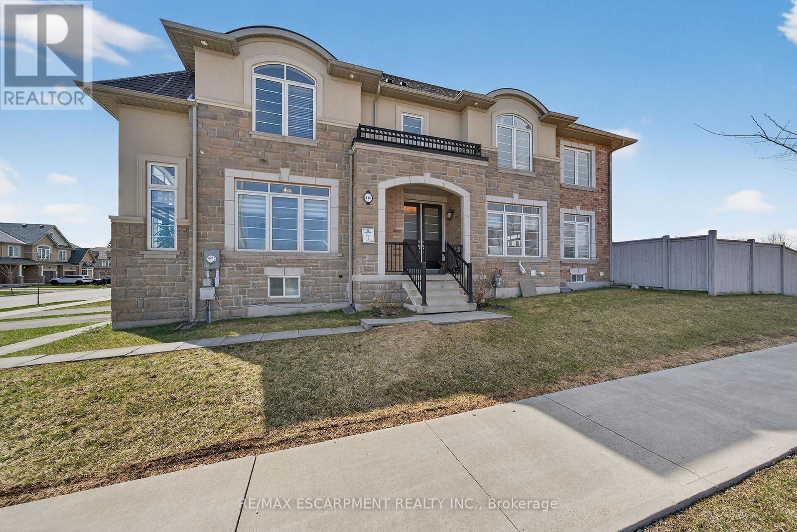 140 Robertson Road, Hamilton, Ontario  L9K 0J7 - Photo 2 - X12973044