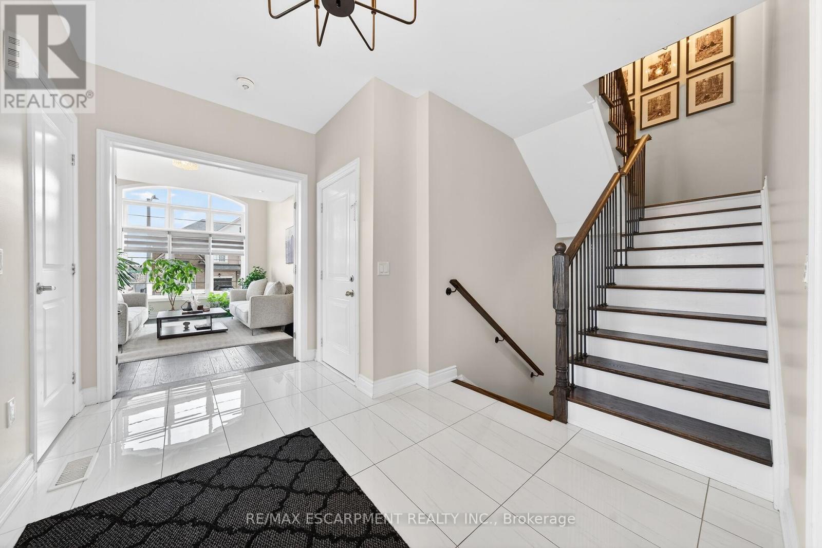 140 Robertson Road, Hamilton, Ontario  L9K 0J7 - Photo 5 - X12973044