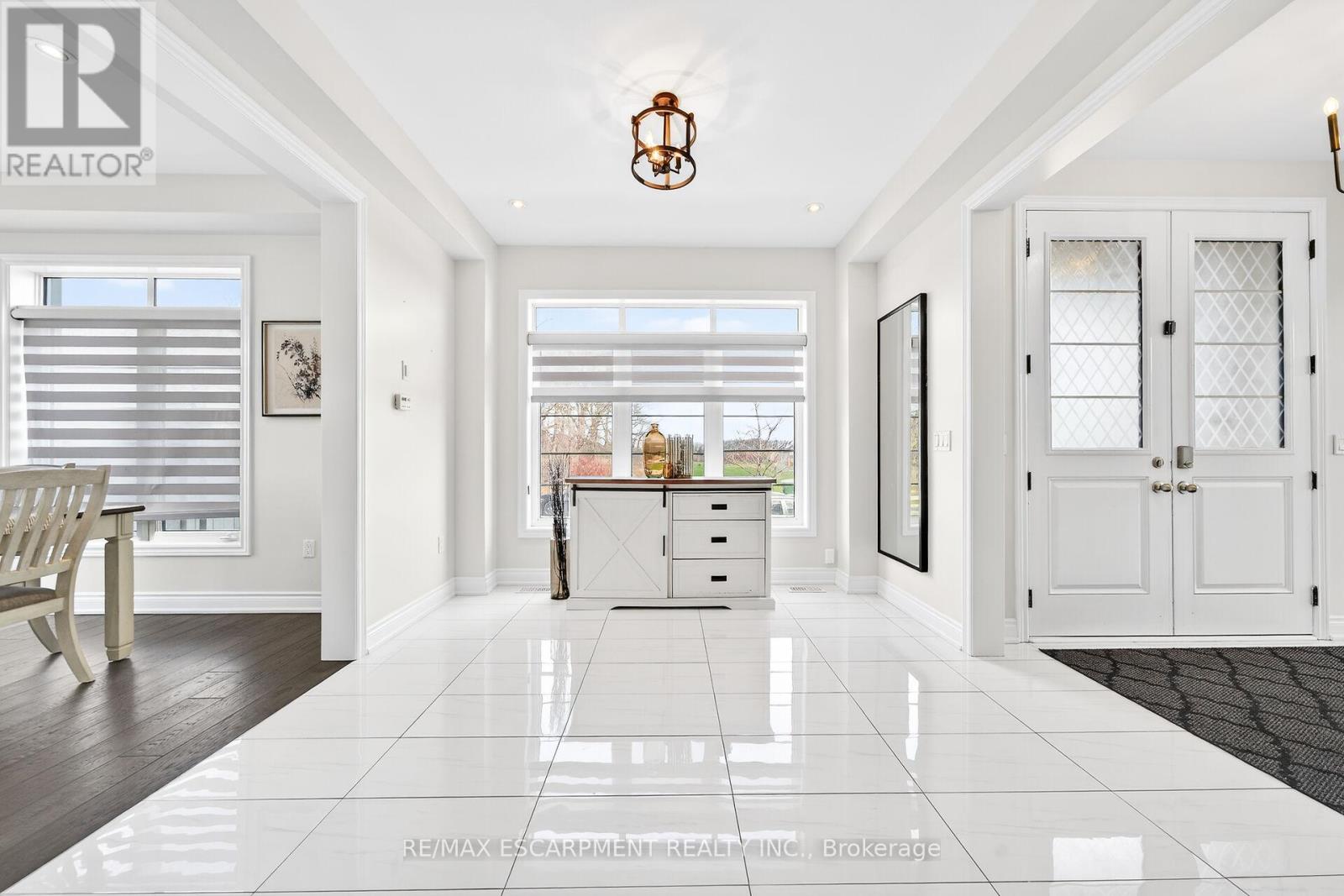 140 Robertson Road, Hamilton, Ontario  L9K 0J7 - Photo 8 - X12973044